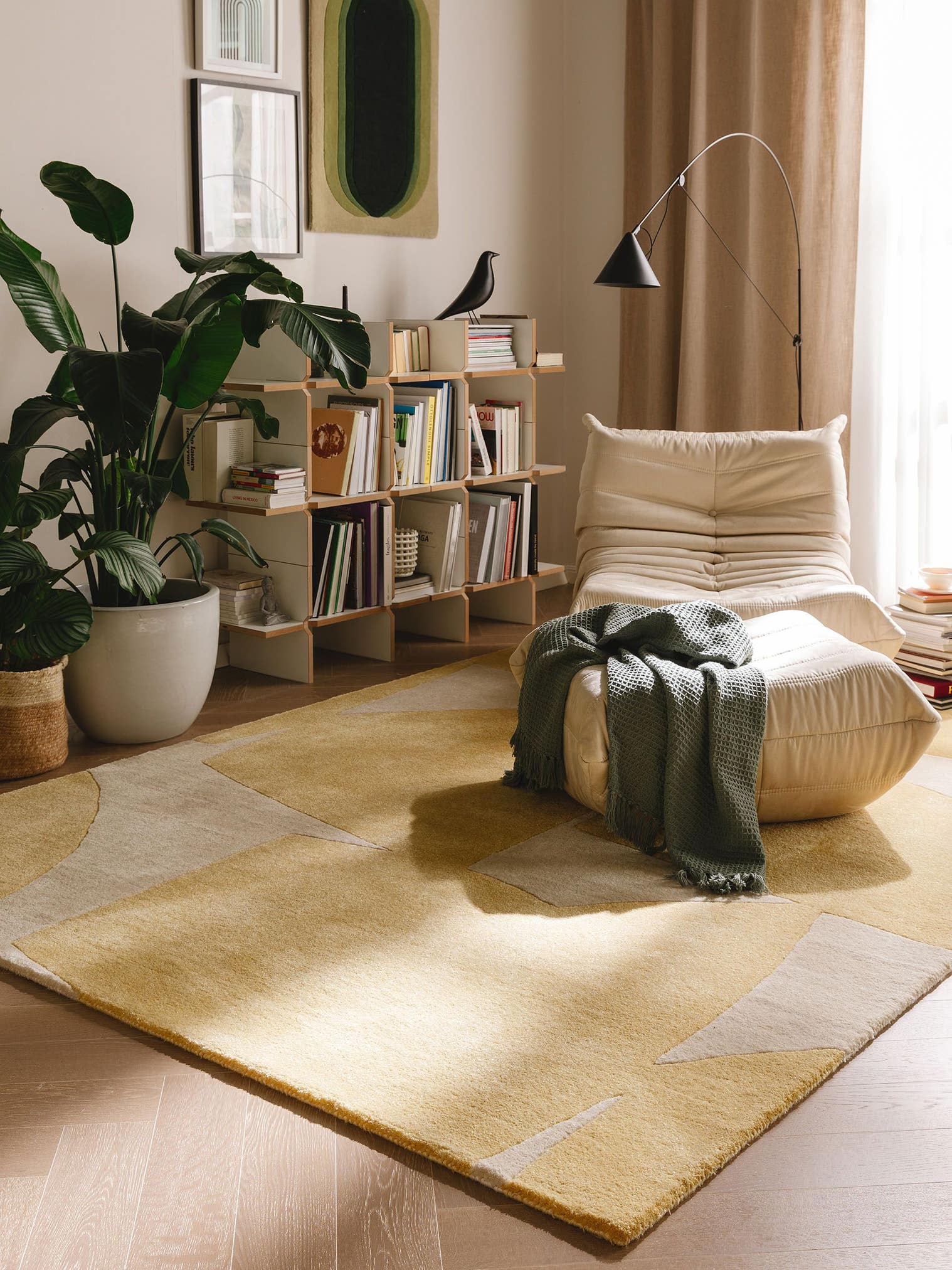Teppich aus 100% Polyester (recyceltes PET) in Gelb mit 6 bis 10 mm hohem Flor von benuta Pure