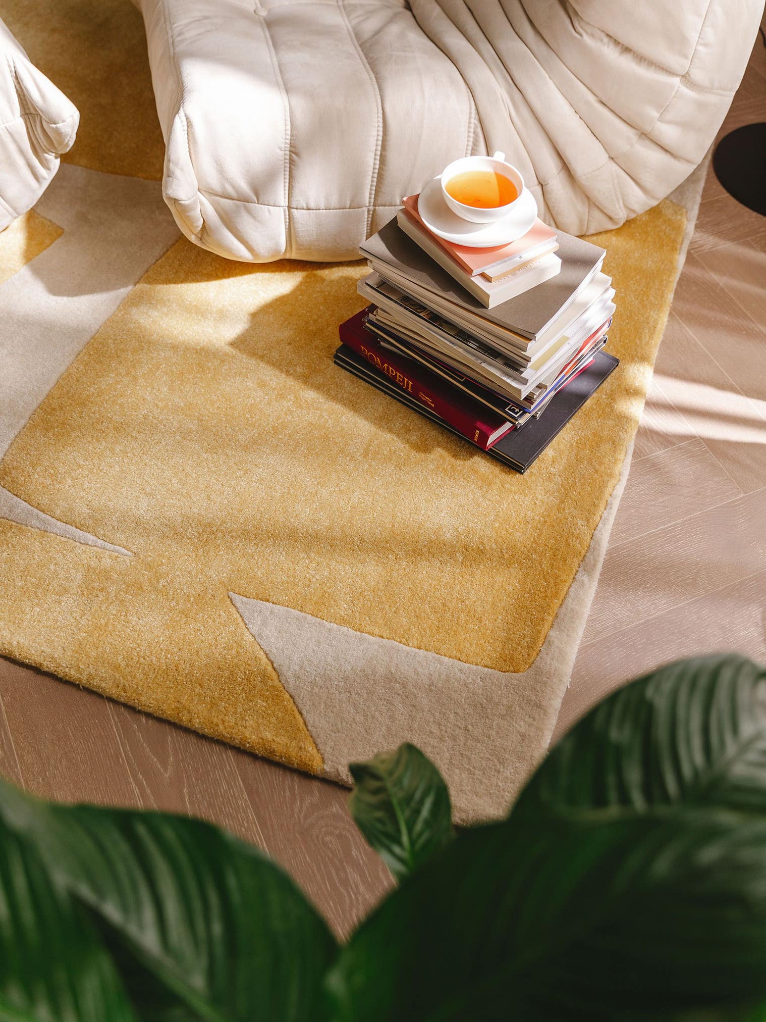 Teppich aus 100% Polyester (recyceltes PET) in Gelb mit 6 bis 10 mm hohem Flor von benuta Pure