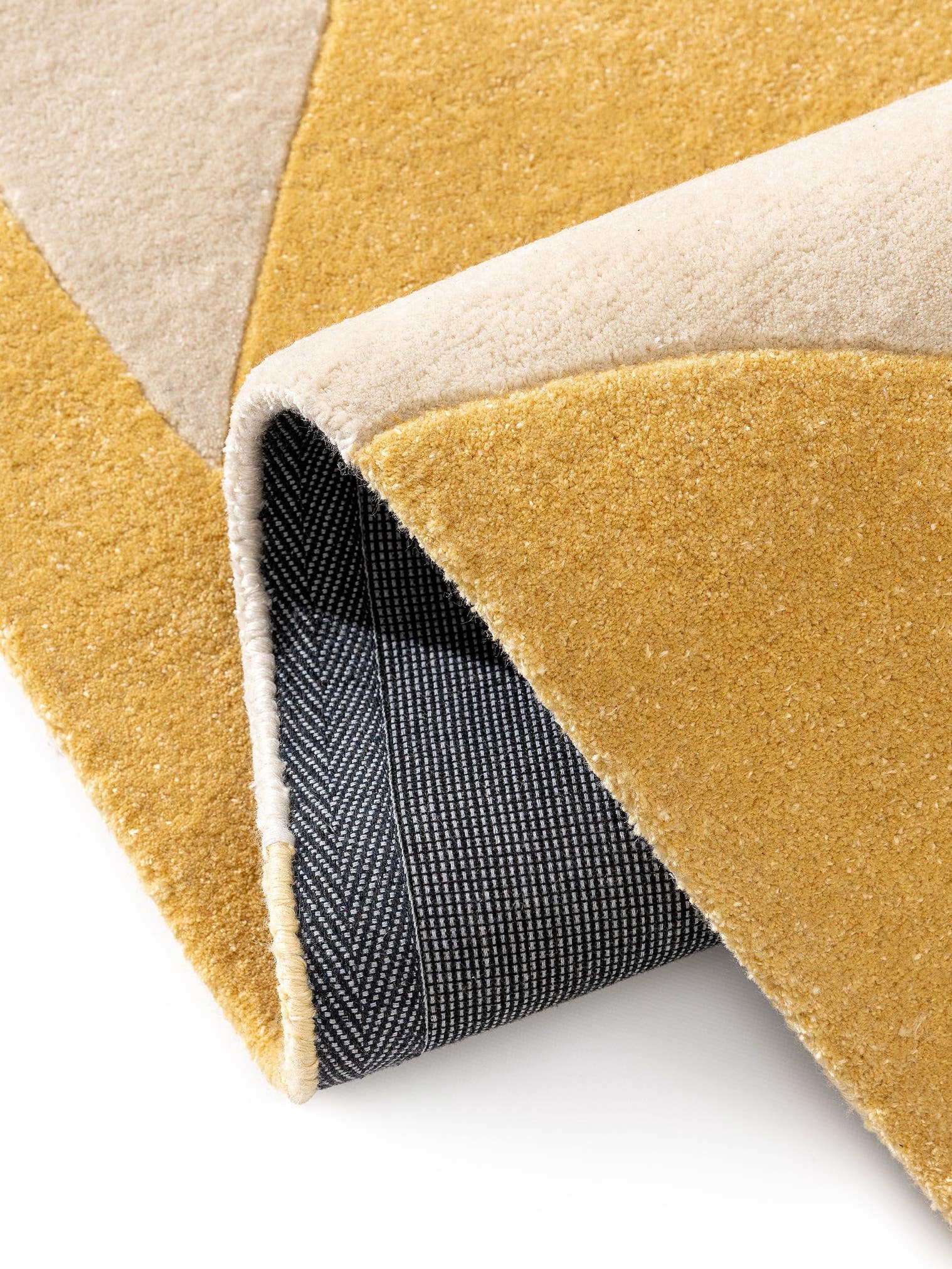 Teppich aus 100% Polyester (recyceltes PET) in Gelb mit 6 bis 10 mm hohem Flor von benuta Pure