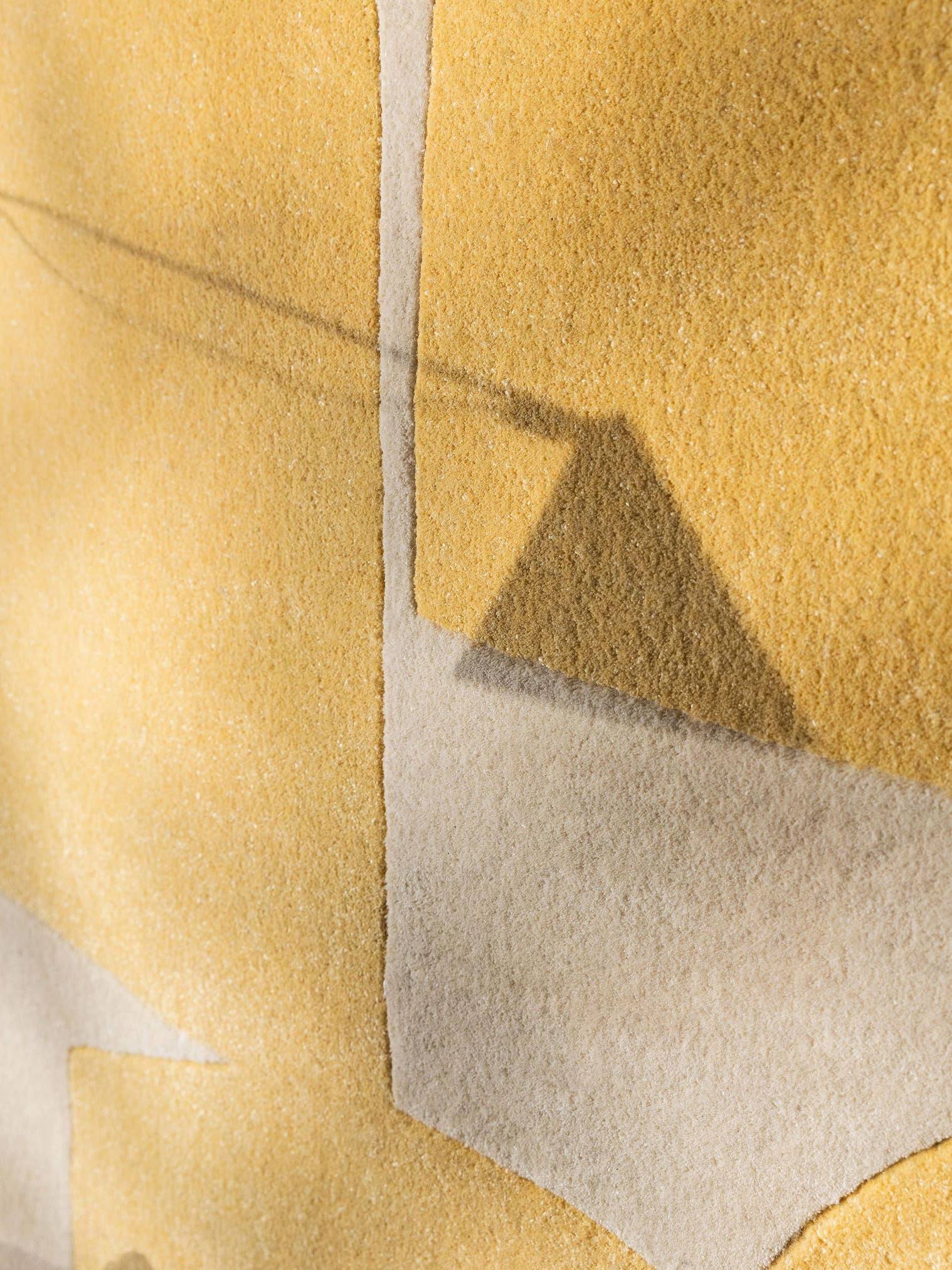 Teppich aus 100% Polyester (recyceltes PET) in Gelb mit 6 bis 10 mm hohem Flor von benuta Pure