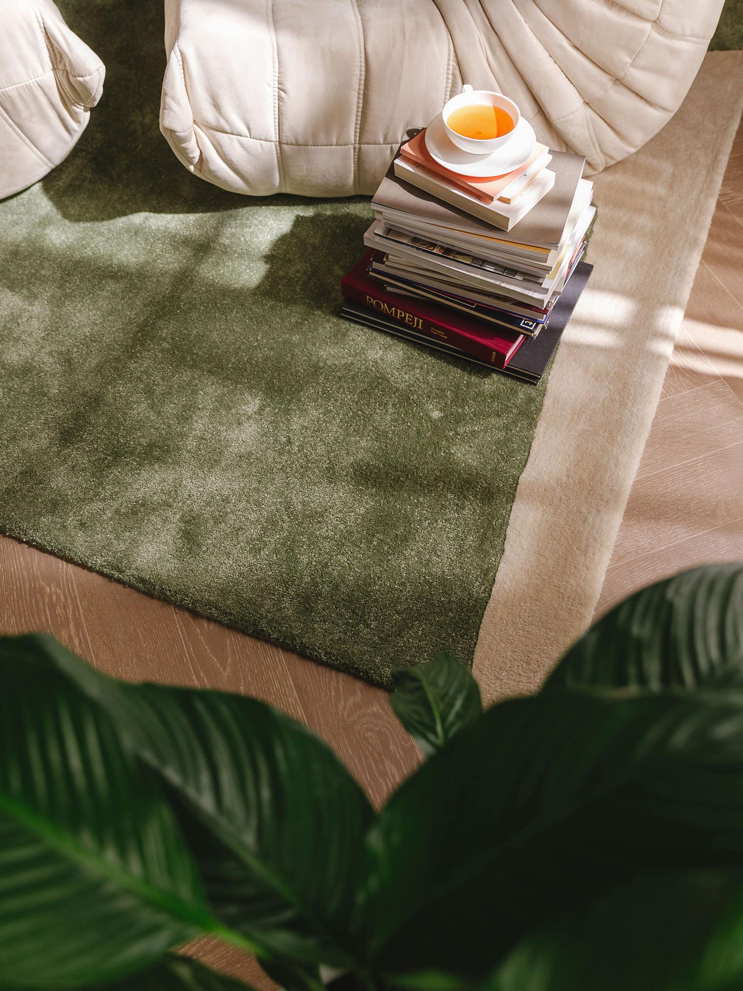 Teppich aus 100% Polyester (recyceltes PET) in Grün mit 6 bis 10 mm hohem Flor von benuta Pure