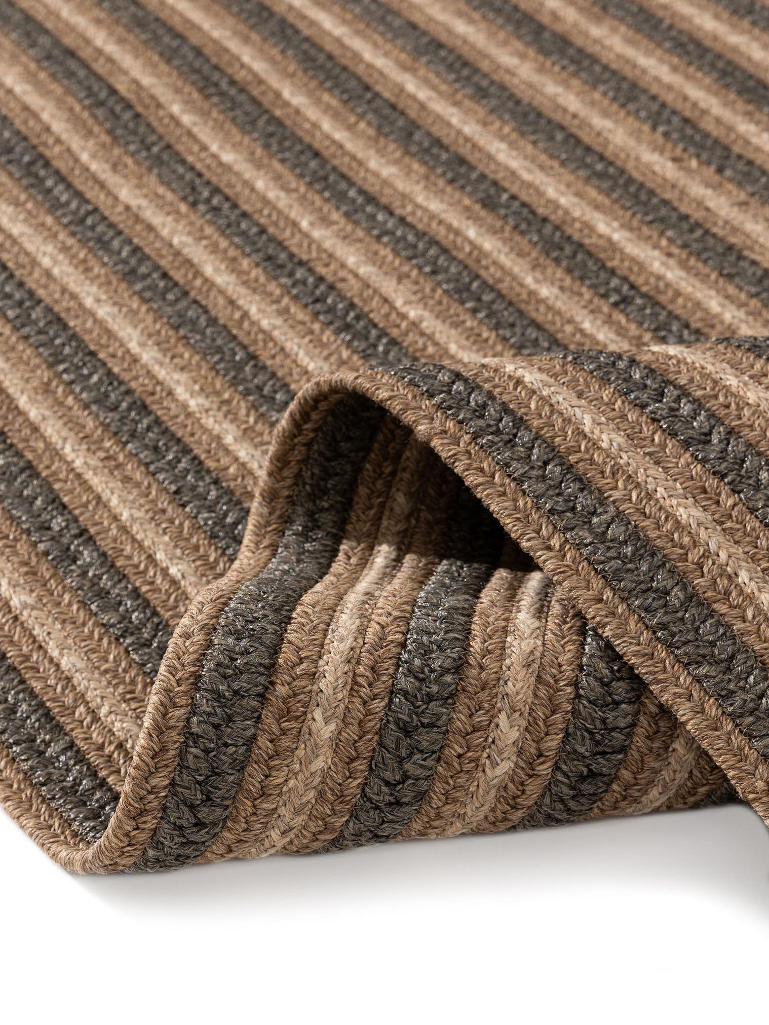 Matta av 74% Polypropen, 26% Polyester i Beige med 1- 5 mm hög lugg från benuta Finest
