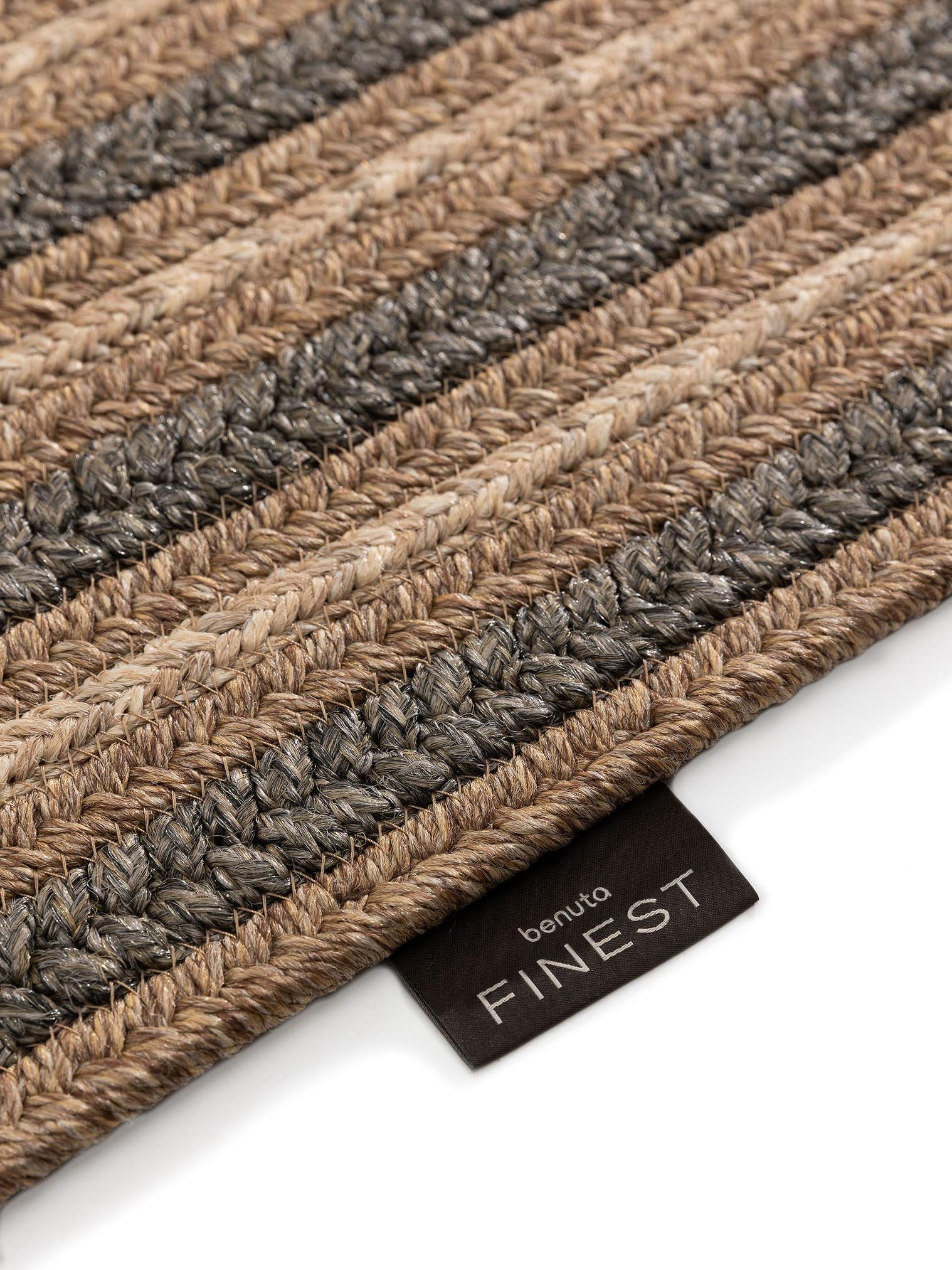 Matta av 74% Polypropen, 26% Polyester i Beige med 1- 5 mm hög lugg från benuta Finest