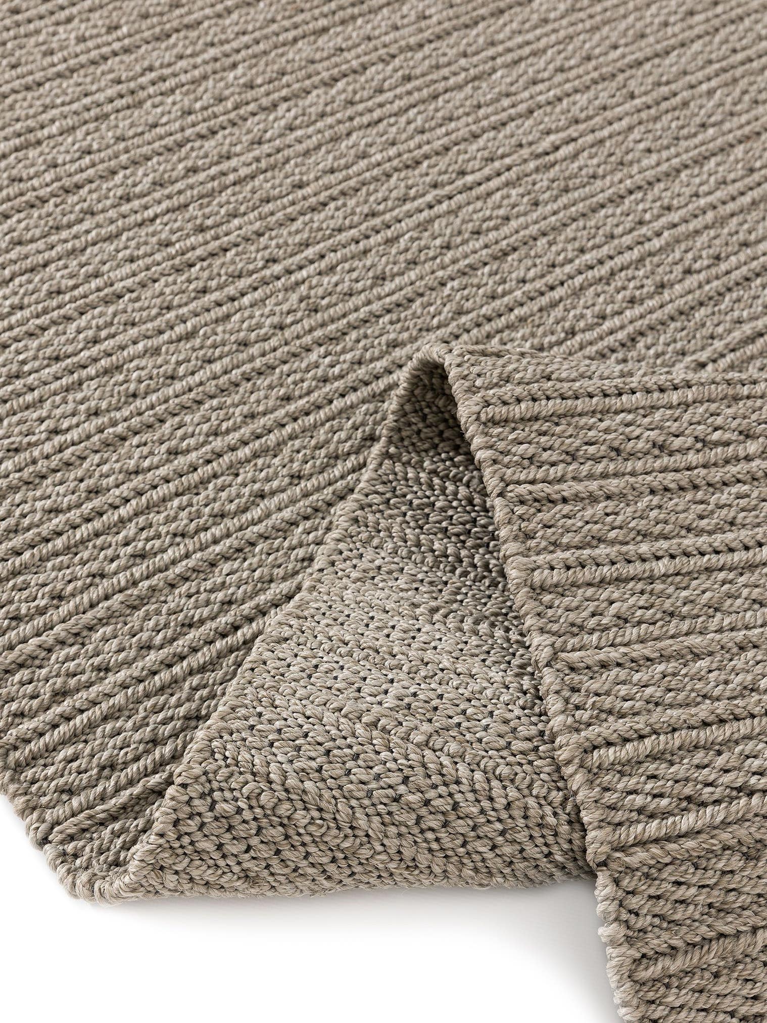 Teppich aus 100% Polypropylen in Grau mit bis 5 mm hohem Flor von benuta Finest