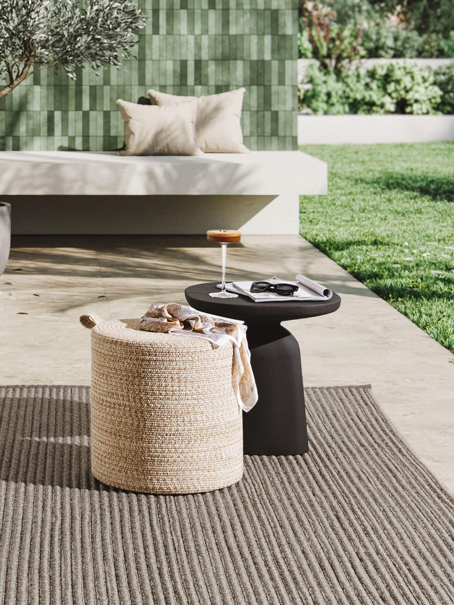 Pouf per interno ed esterno Noe Beige in Uni-ontwerp van 100% Polipropilene door benuta Finest
