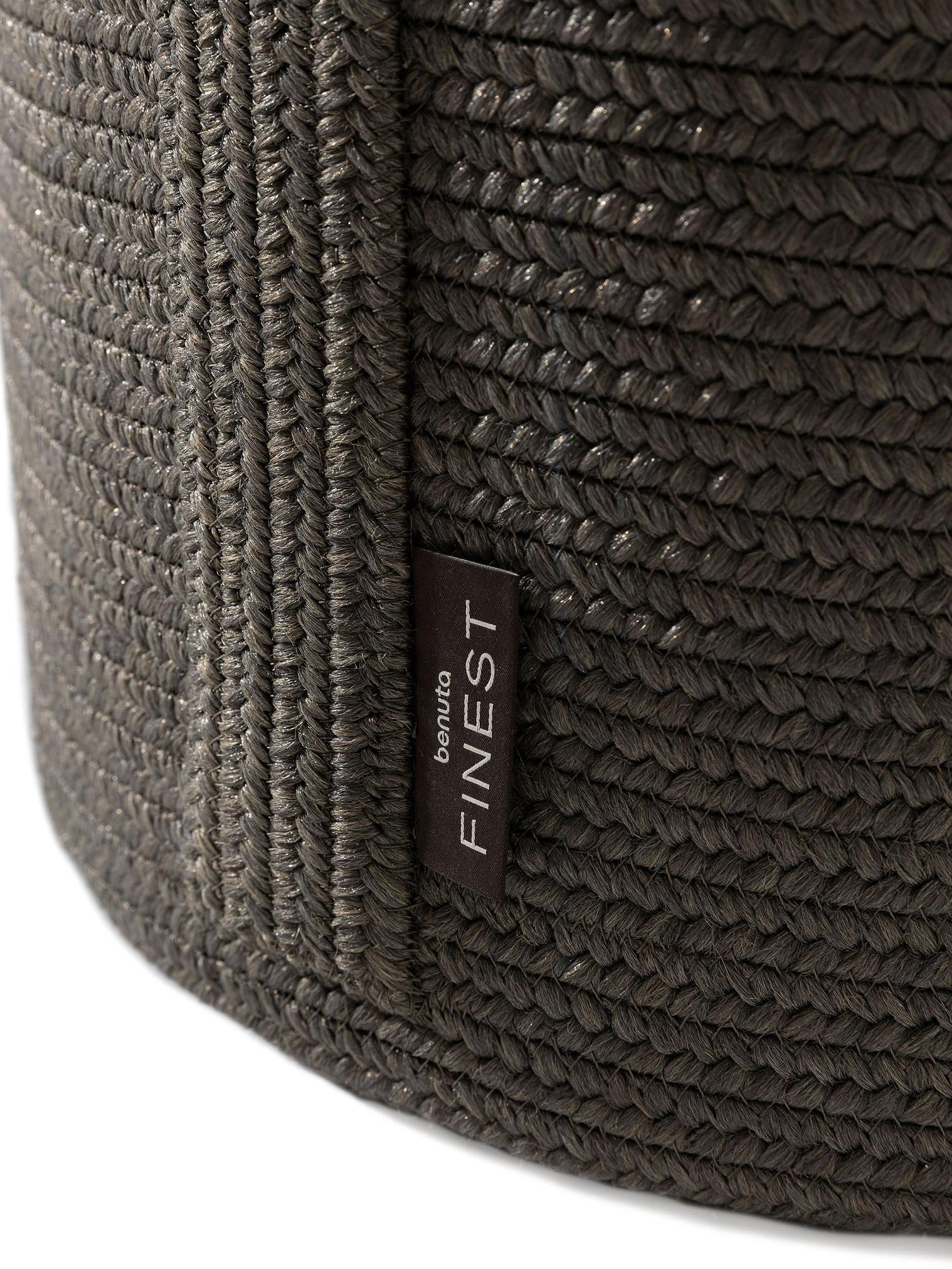 In- & Outdoor Pouf Noe Dunkelgrau im Design Uni aus 100% Polypropylen von benuta Finest
