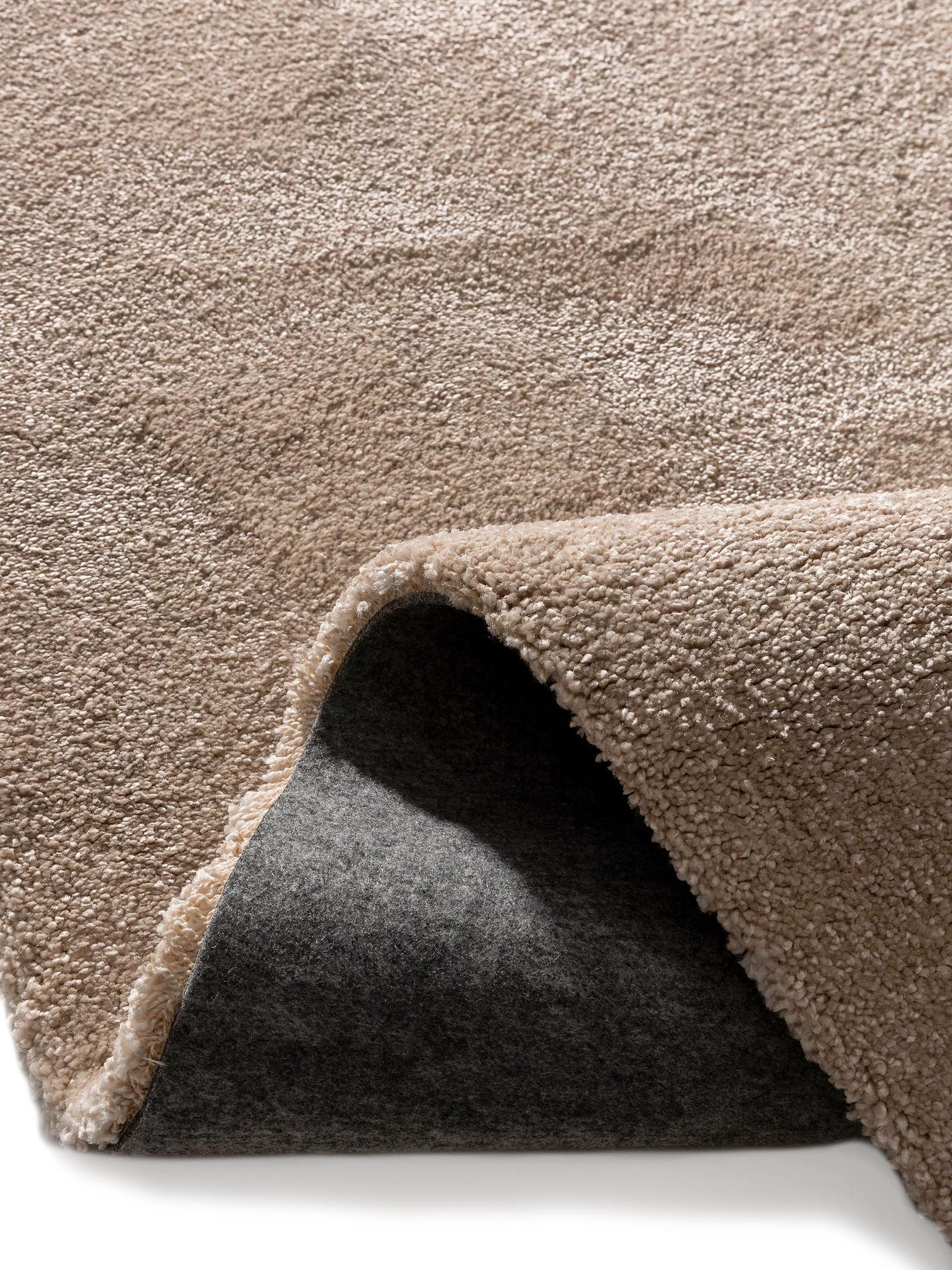 Teppich aus 100% Polypropylen in Beige mit 11 bis 20 mm hohem Flor von benuta Nest