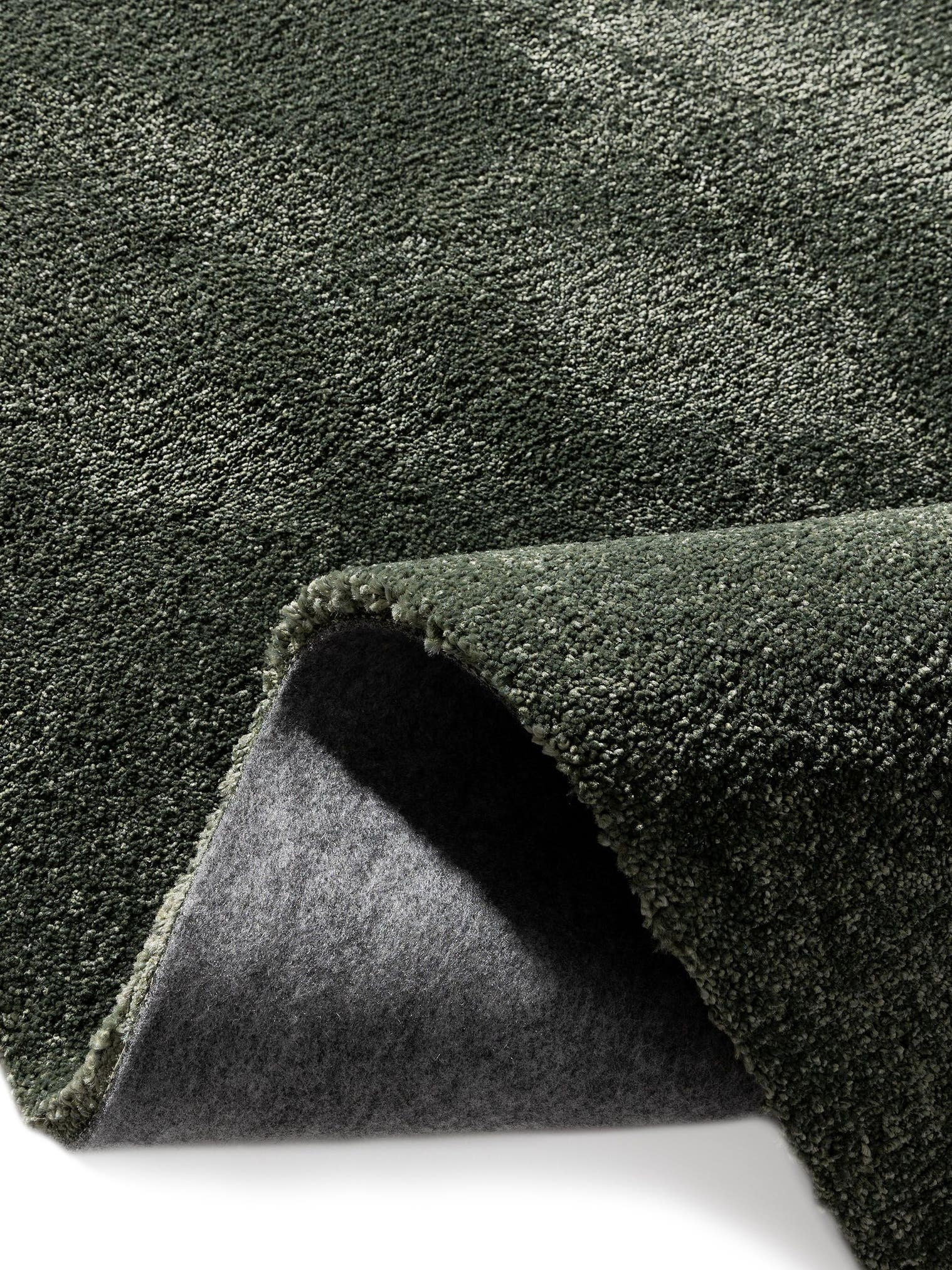 Teppich aus 100% Polypropylen in Grün mit 11 bis 20 mm hohem Flor von benuta Nest