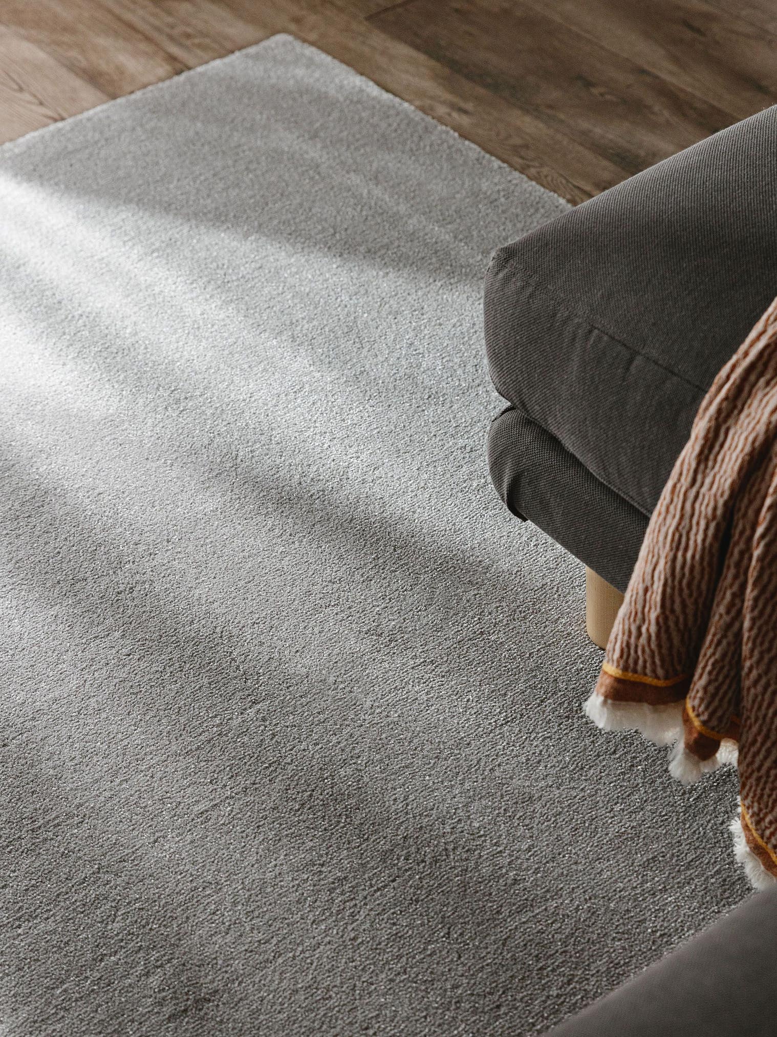 Teppich aus 100% Polypropylen in Grau mit 11 bis 20 mm hohem Flor von benuta Nest
