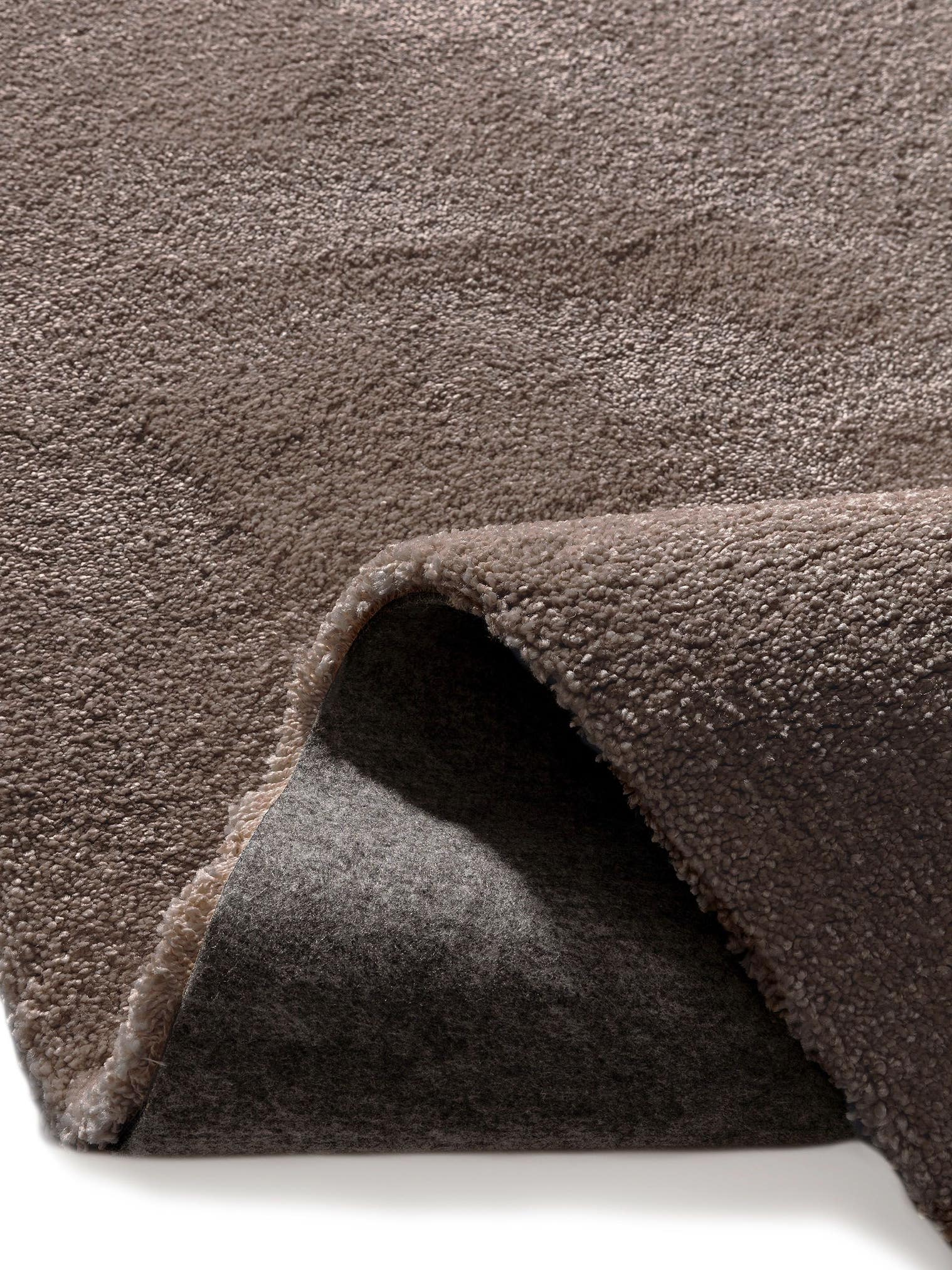 Teppich aus 100% Polypropylen in Taupe mit 11 bis 20 mm hohem Flor von benuta Nest
