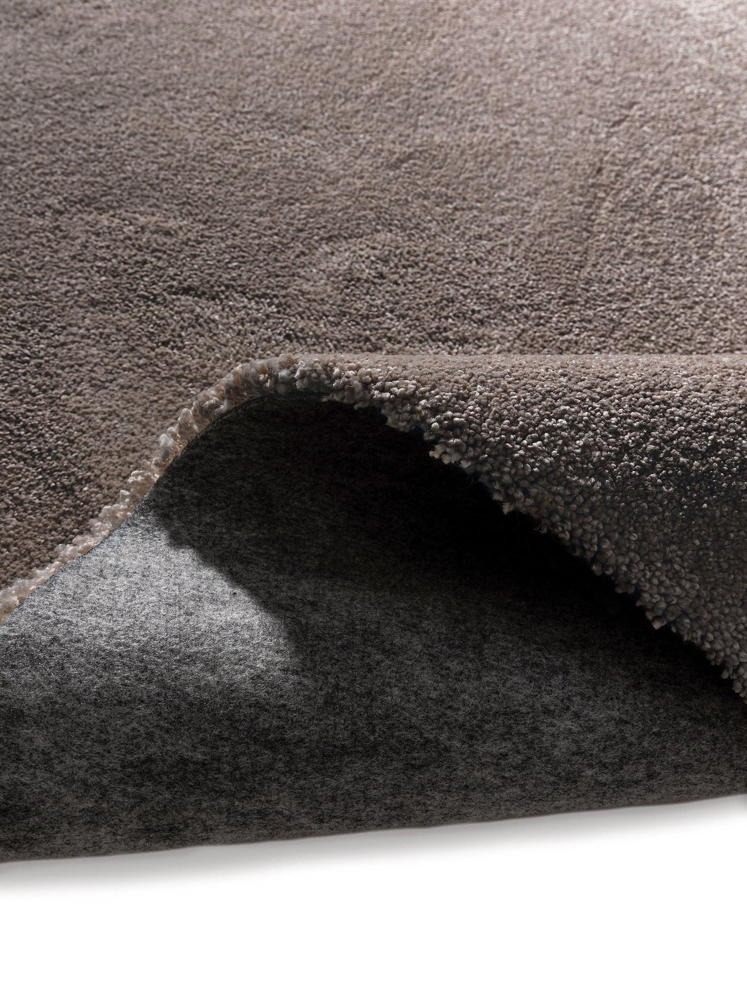 Teppich aus 100% Polypropylen in Taupe mit 11 bis 20 mm hohem Flor von benuta Nest