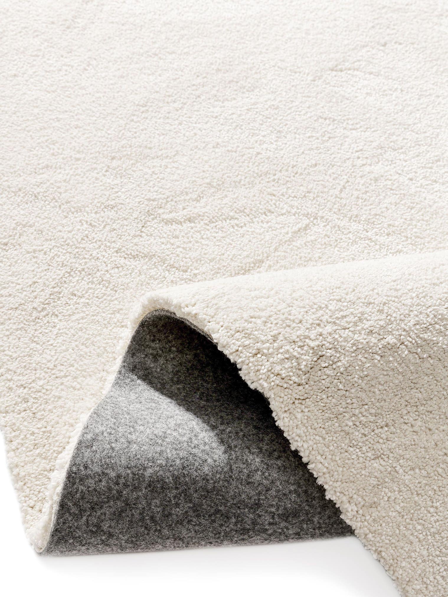 Rug made of 100% Polypropylene in White with a 11 - 20 mm high pile by benuta Nest