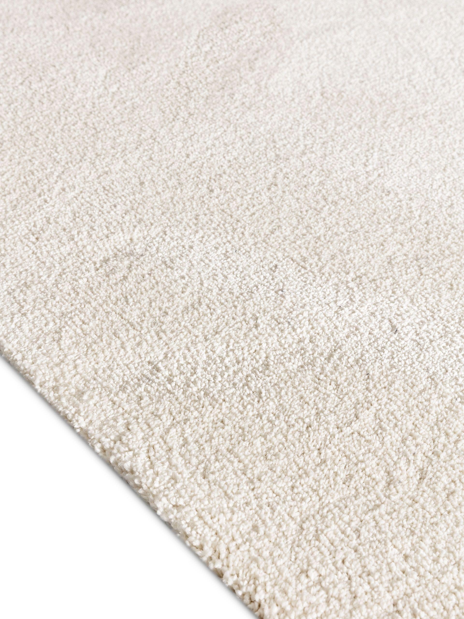 Rug made of 100% Polypropylene in White with a 11 - 20 mm high pile by benuta Nest
