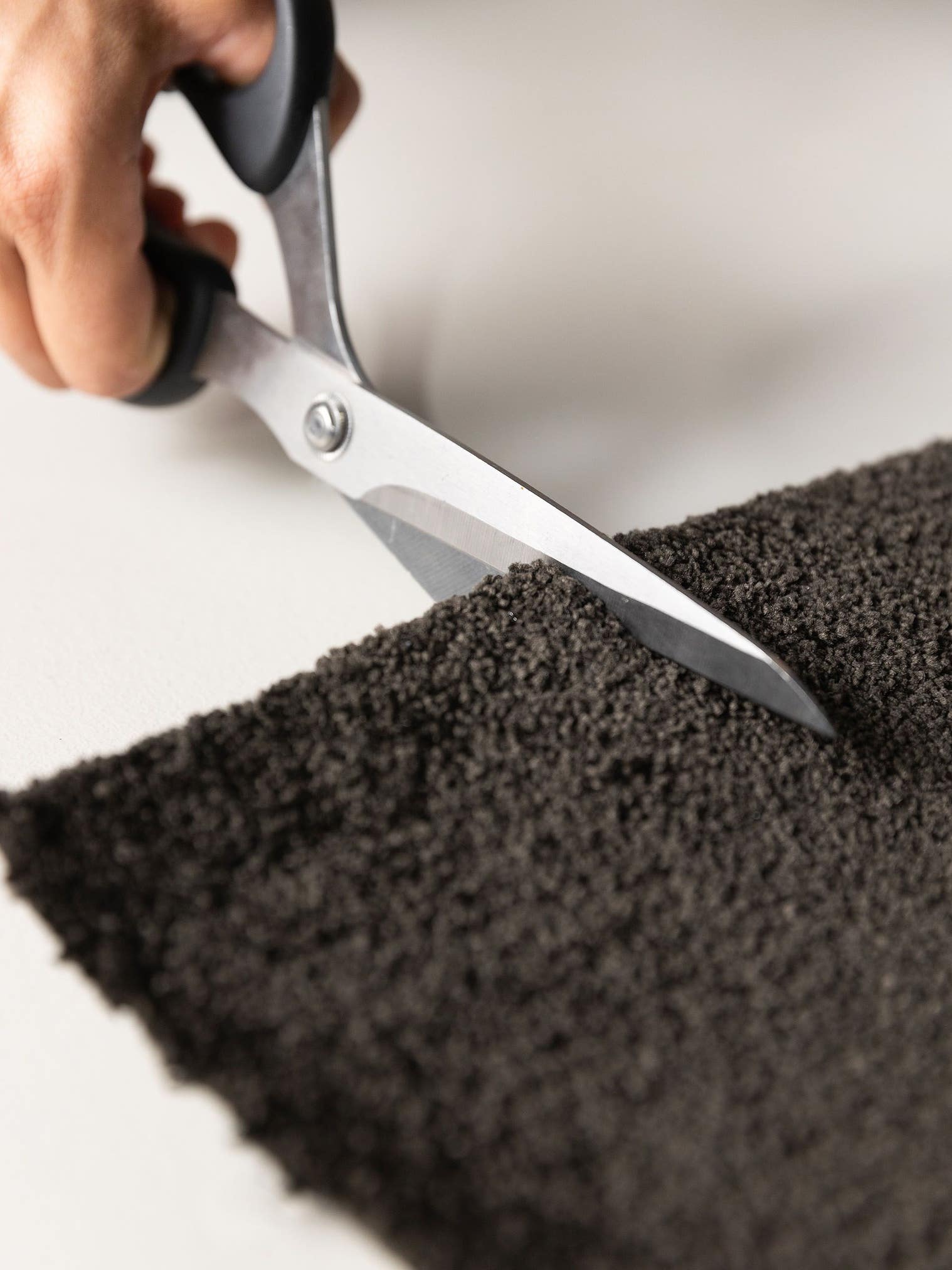 Tapijt van 100% polyester (30% gerecyclede) in Grijs met een 11 - 20 mm hoge pool van benuta Nest