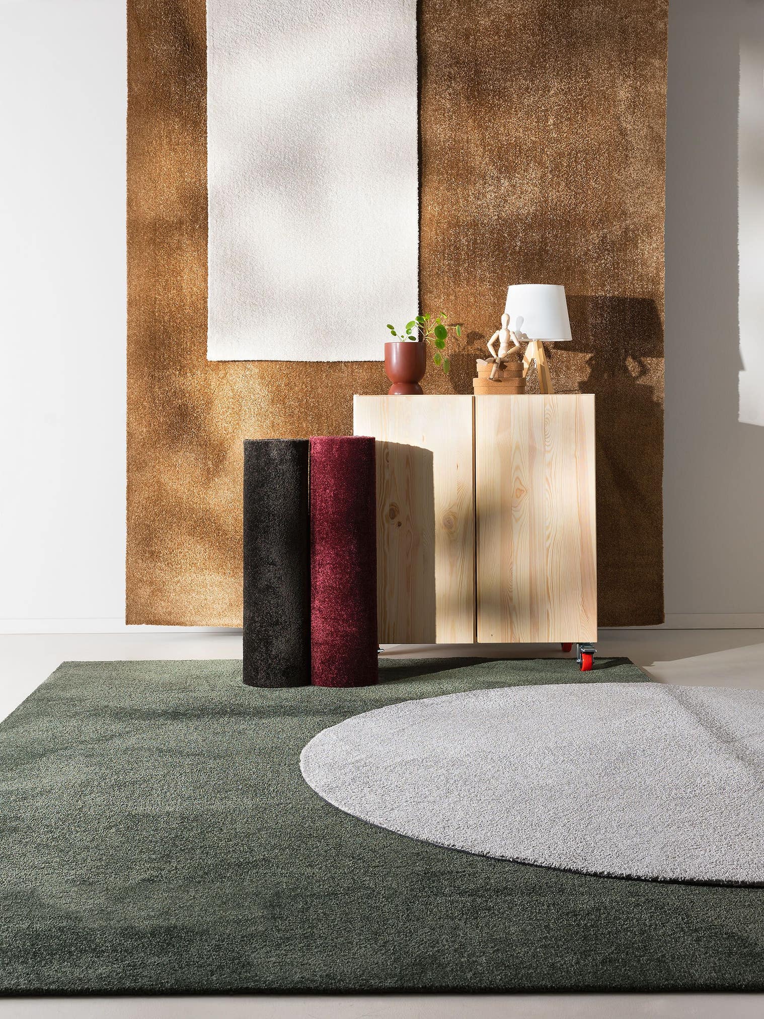 Tapijt van 100% polyester (30% gerecyclede) in Beige met een 11 - 20 mm hoge pool van benuta Nest