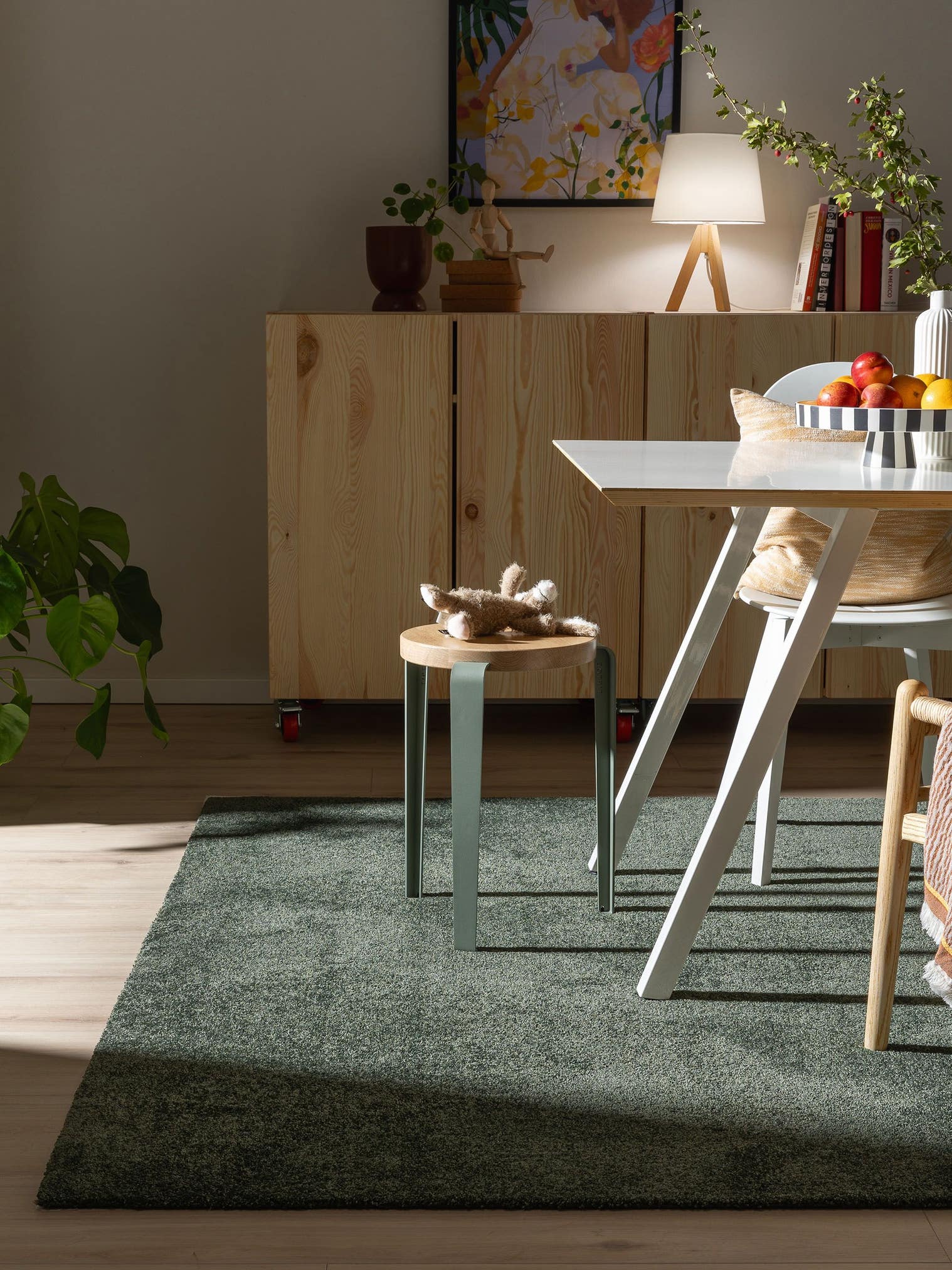 Tapijt van 100% polyester (30% gerecyclede) in Groen met een 11 - 20 mm hoge pool van benuta Nest