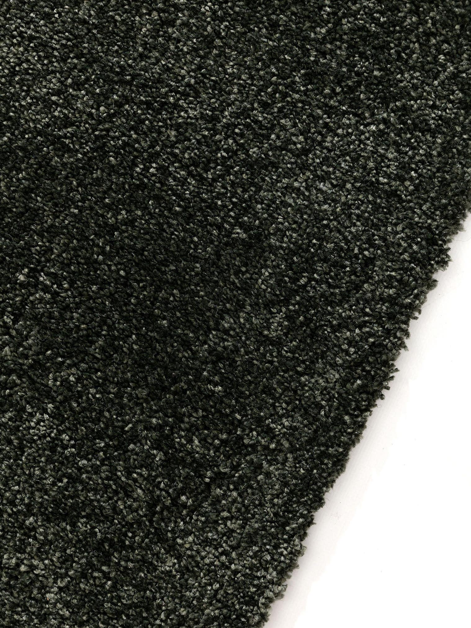Tapijt van 100% polyester (30% gerecyclede) in Groen met een 11 - 20 mm hoge pool van benuta Nest