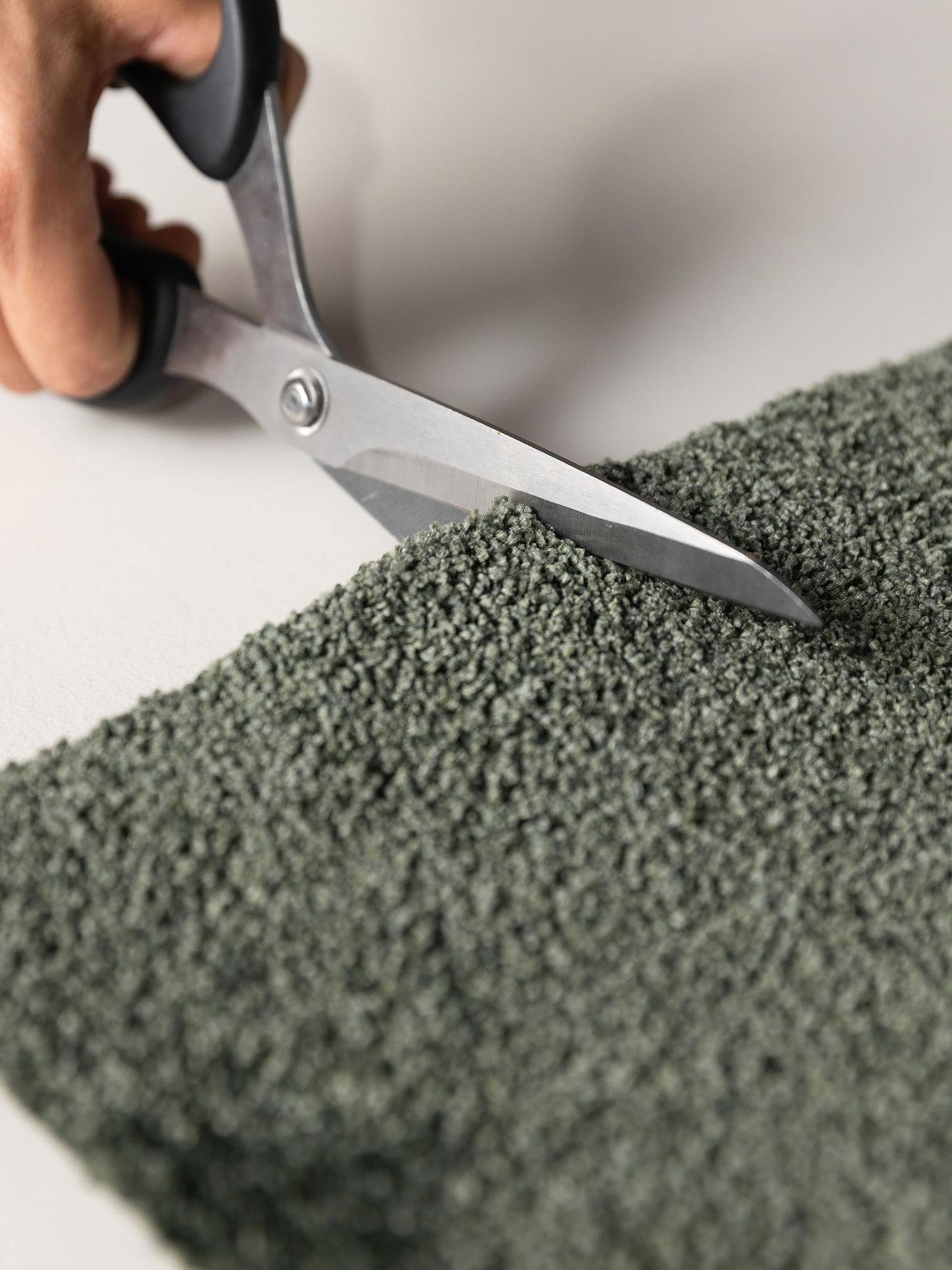 Tapijt van 100% polyester (30% gerecyclede) in Groen met een 11 - 20 mm hoge pool van benuta Nest