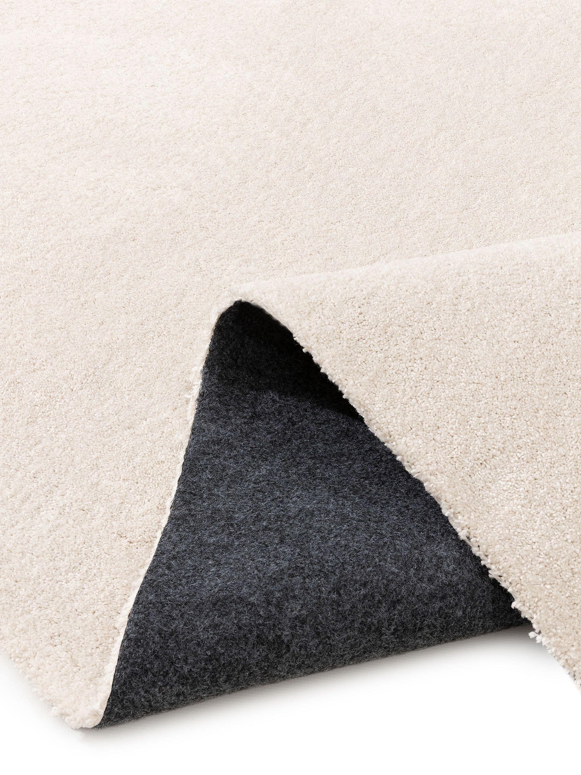 Koberec z 100% Polyester (30% recyklovaný) v Bílá s vlasem výšky 11 až 20 mm od benuta Nest