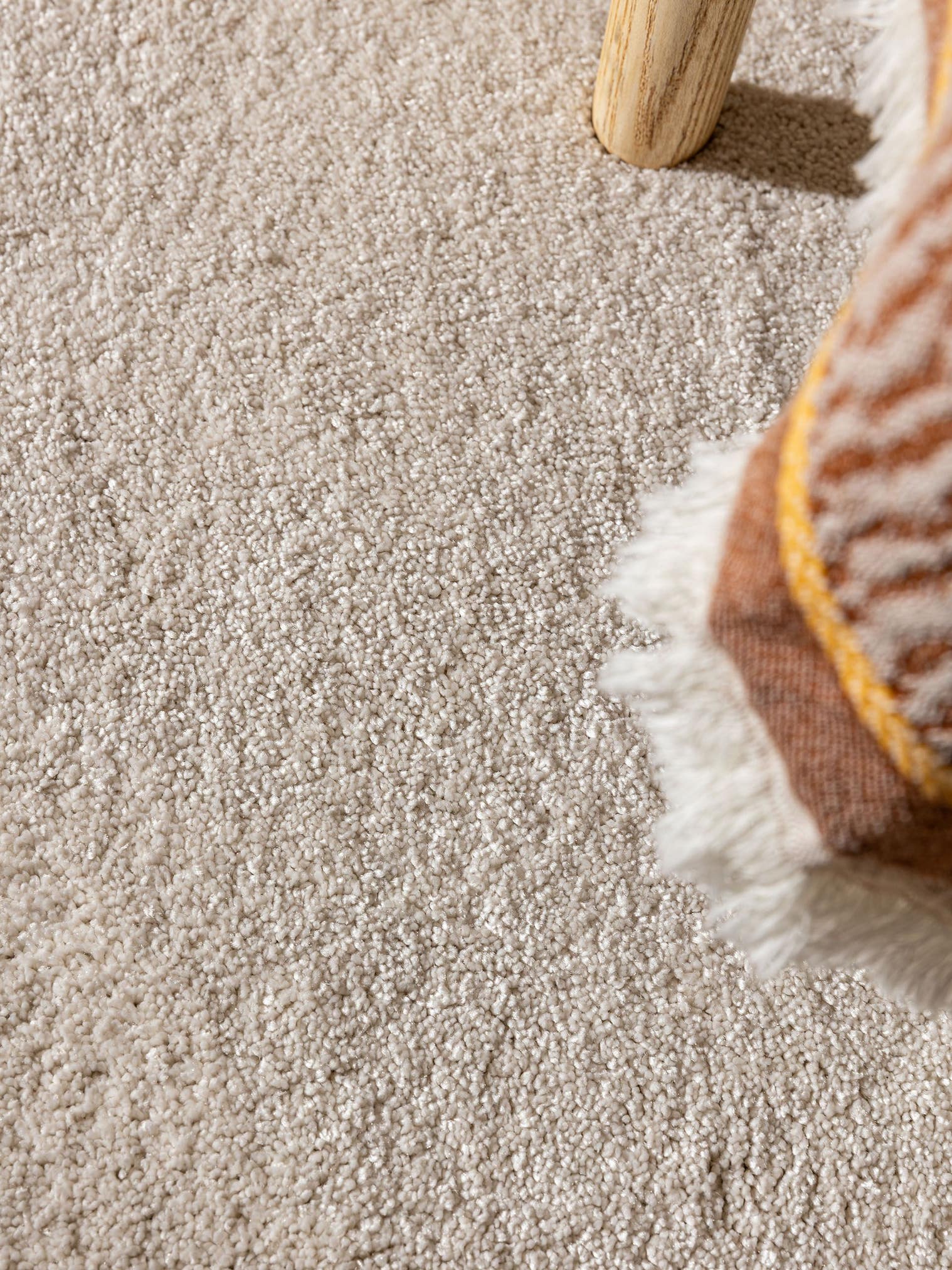Matta av 100% Polyester (30% återvunnen) i Vit med 11 - 20 mm hög lugg från benuta Nest