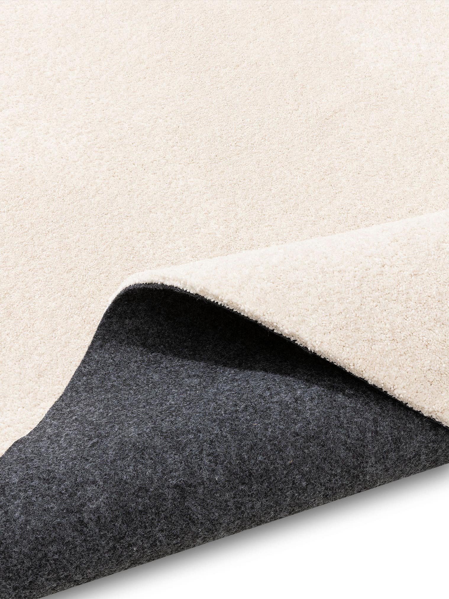 Matta av 100% Polyester (30% återvunnen) i Vit med 11 - 20 mm hög lugg från benuta Nest