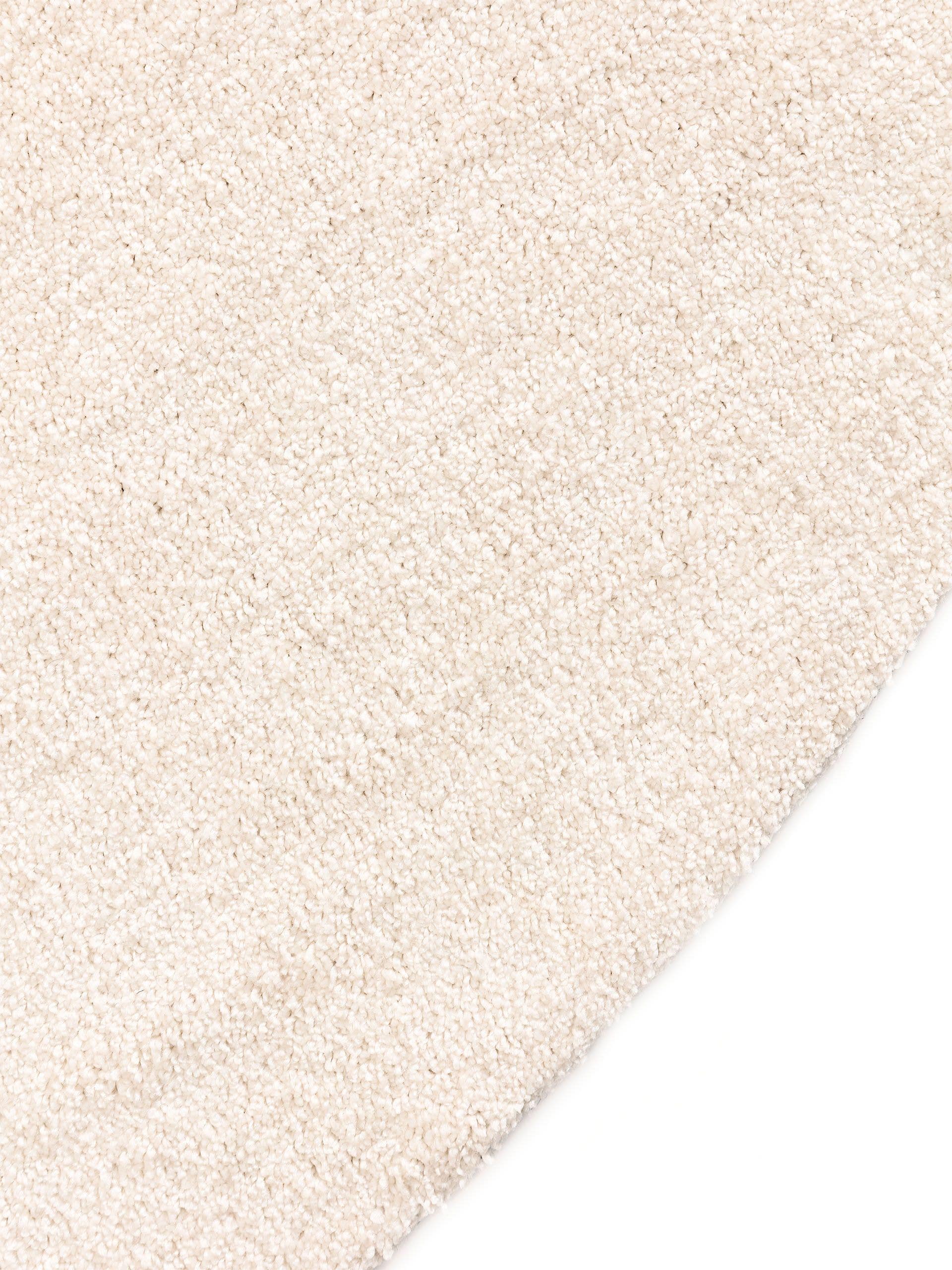 Koberec z 100% Polyester (30% recyklovaný) v Bílá s vlasem výšky 11 až 20 mm od benuta Nest