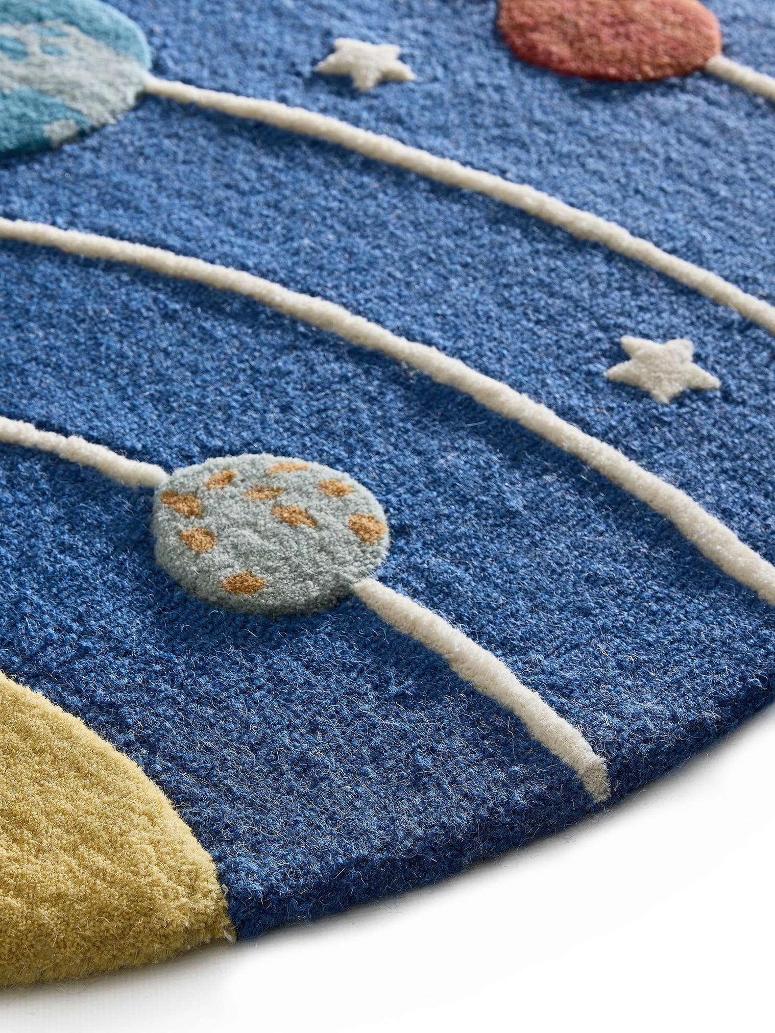 Teppich aus 100% Wolle in Blau mit 6 bis 10 mm hohem Flor von Lytte