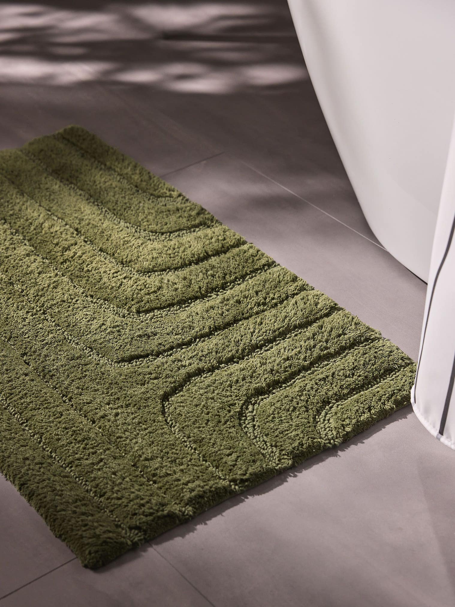 Teppich aus 100% Baumwolle in Grün mit 11 bis 20 mm hohem Flor von benuta Nest