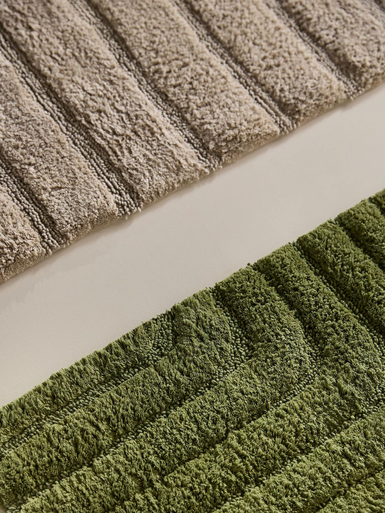 Teppich aus 100% Baumwolle in Grün mit 11 bis 20 mm hohem Flor von benuta Nest