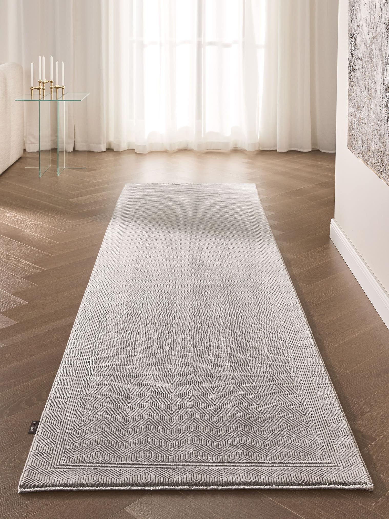 Teppich aus 60% Viskose, 40% Polyacryl (Chenille) in Beige mit bis 5 mm hohem Flor von benuta Finest