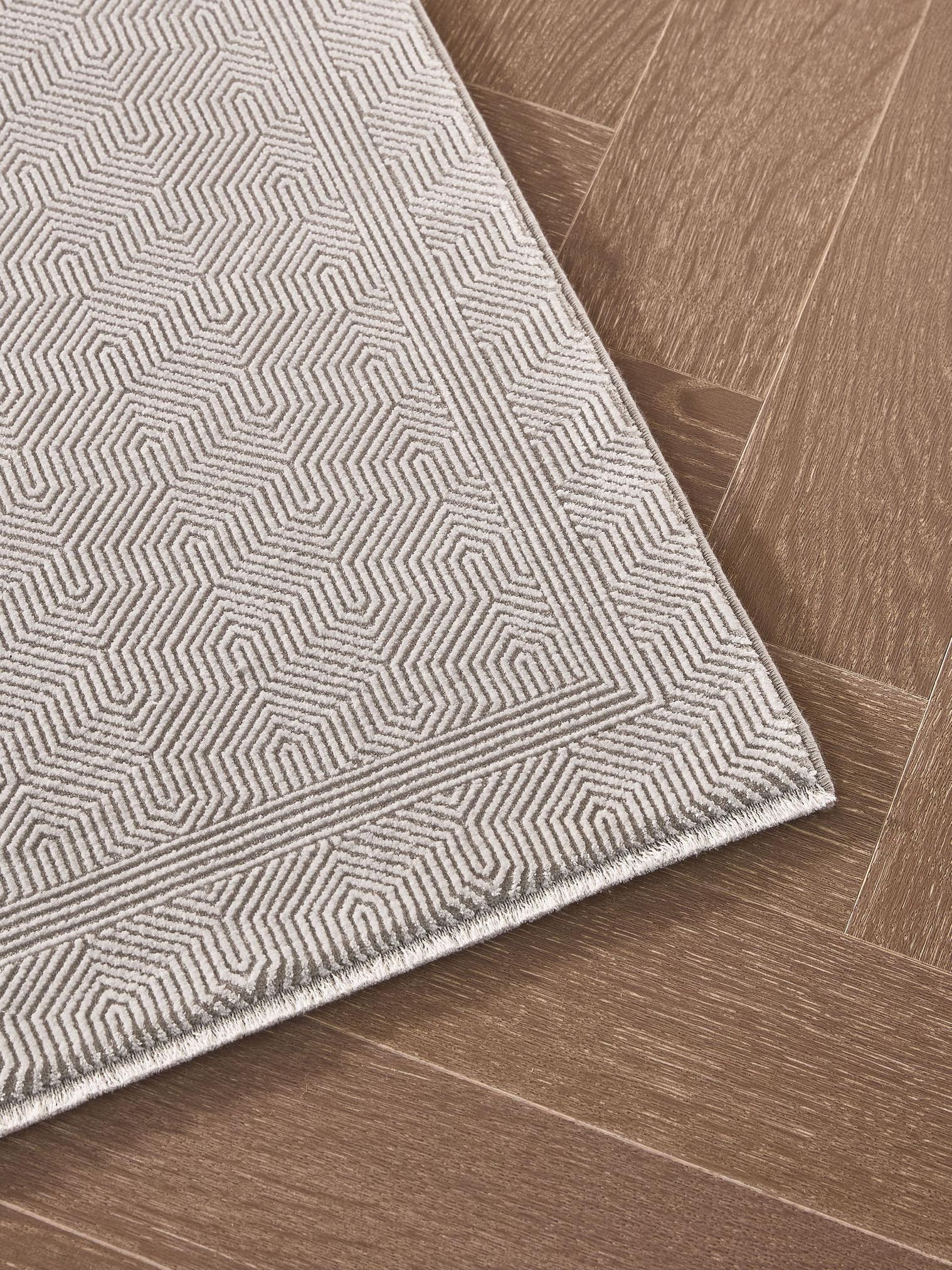 Teppich aus 60% Viskose, 40% Polyacryl (Chenille) in Beige mit bis 5 mm hohem Flor von benuta Finest