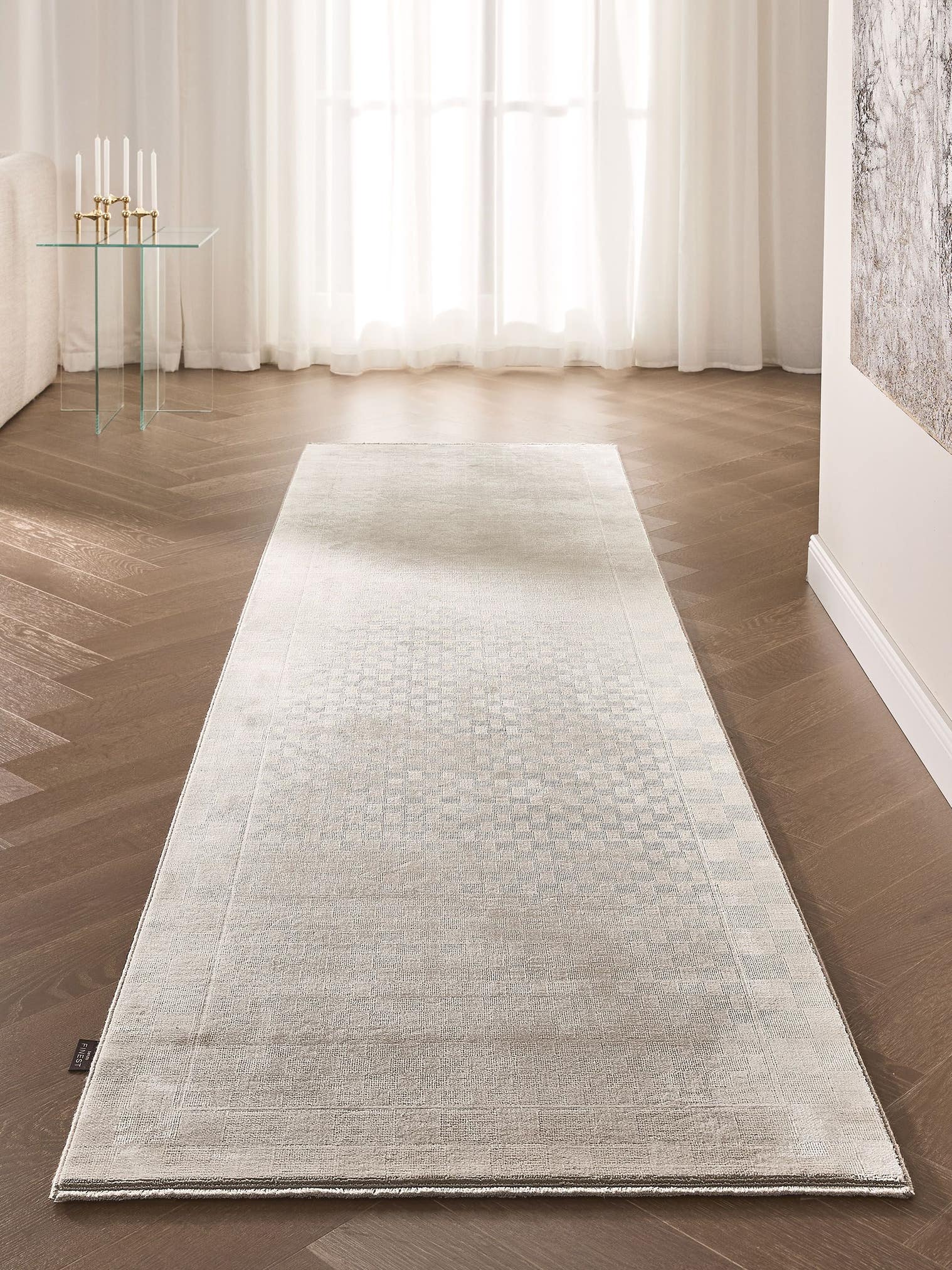 Teppich aus 60% Viskose, 40% Polyacryl (Chenille) in Beige mit bis 5 mm hohem Flor von benuta Finest