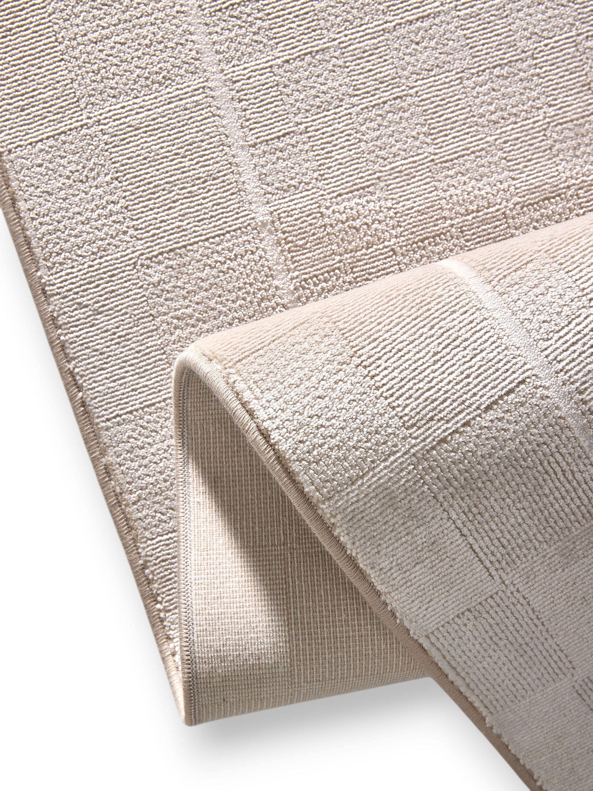 Rug made of 60% Viscose, 40% Polyacrylic (Chenille) in Beige with a 1- 5 mm high pile by benuta Finest