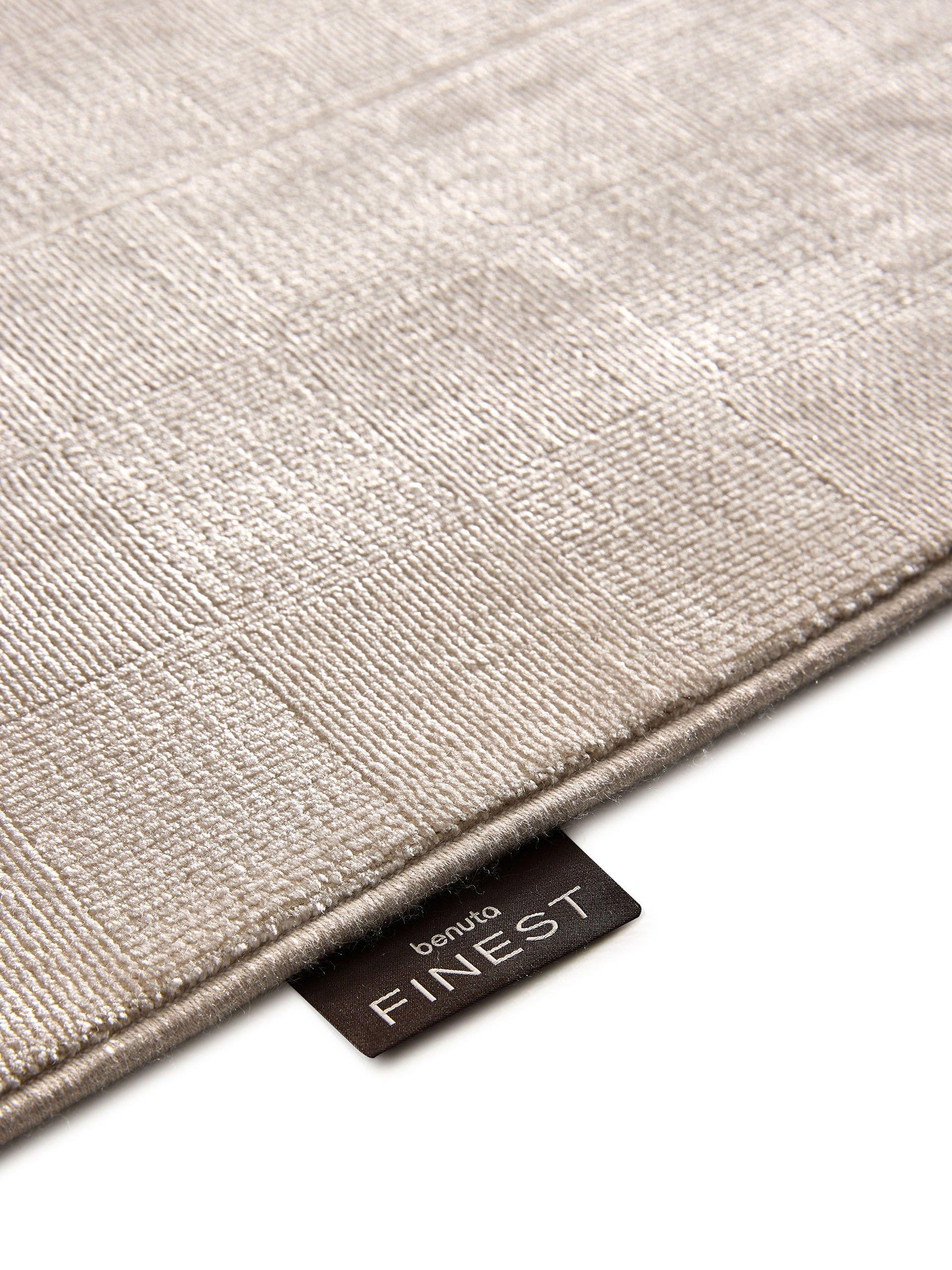 Rug made of 60% Viscose, 40% Polyacrylic (Chenille) in Beige with a 1- 5 mm high pile by benuta Finest