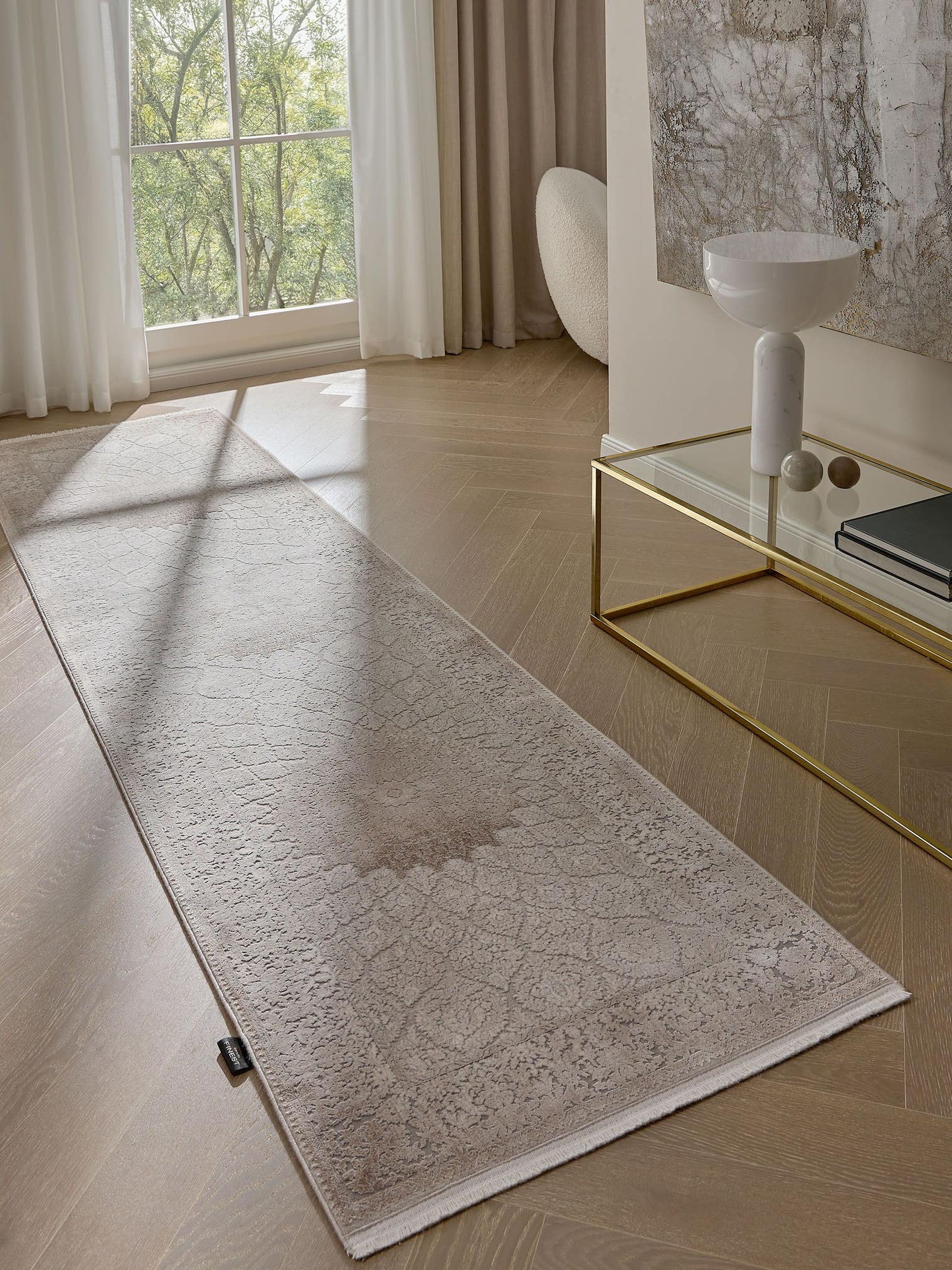 Teppich aus 89% Viskose, 11% Polyacryl in Beige mit bis 5 mm hohem Flor von benuta Finest