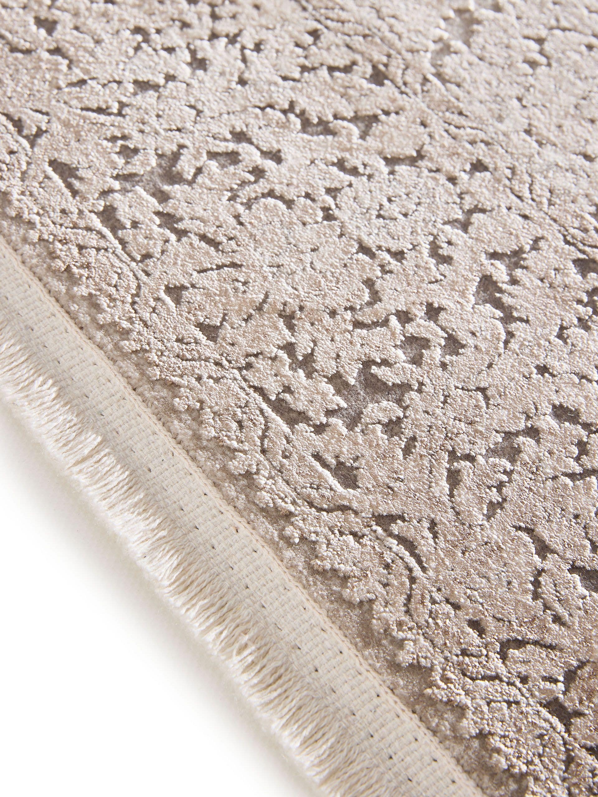 Matta av 89% Viskos, 11% Polyakrylsyra i Beige med 1- 5 mm hög lugg från benuta Finest
