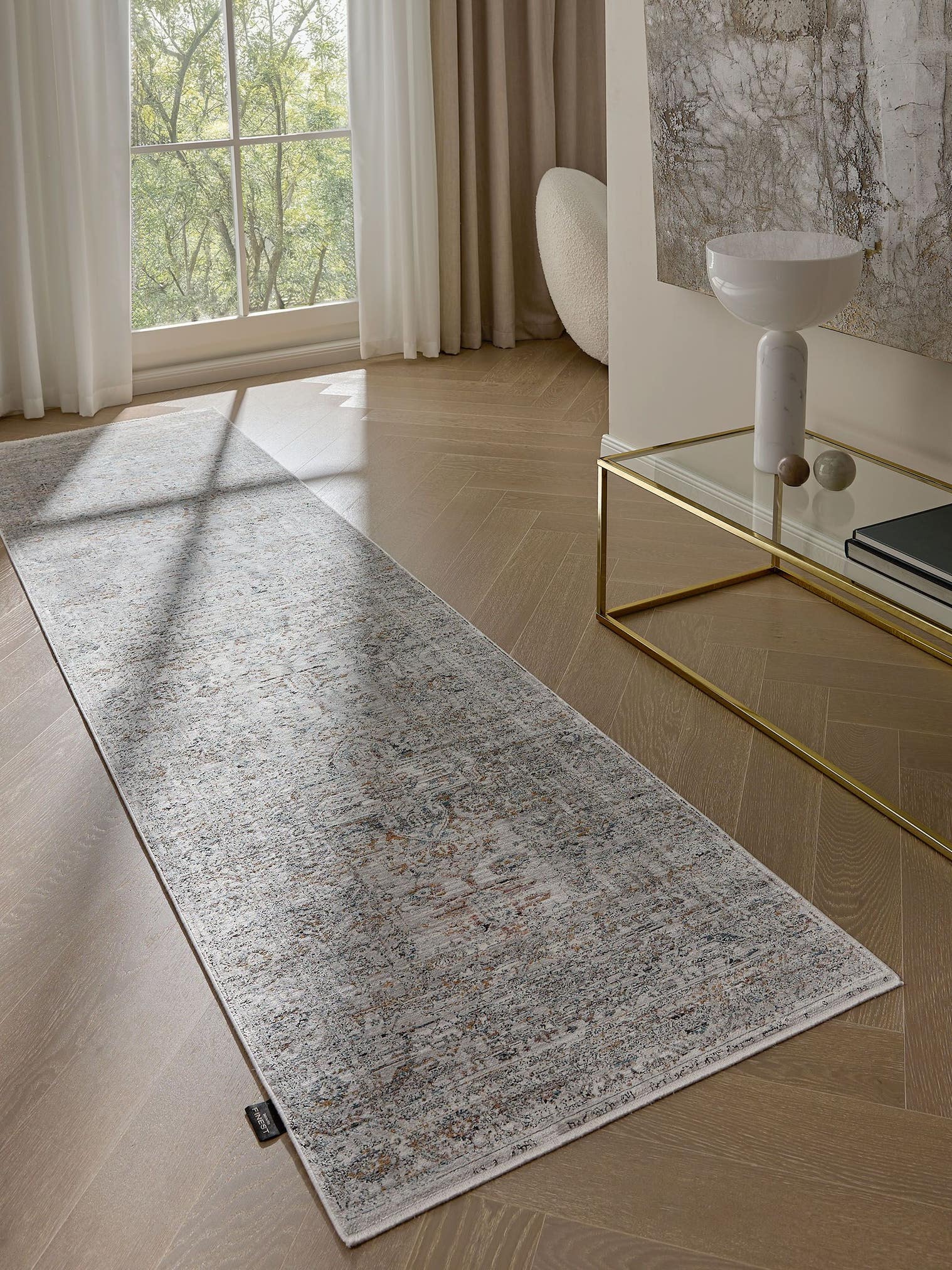 Teppich aus 56% Viskose, 30% Polyester, 14% Polyacryl in Grau mit bis 5 mm hohem Flor von benuta Finest