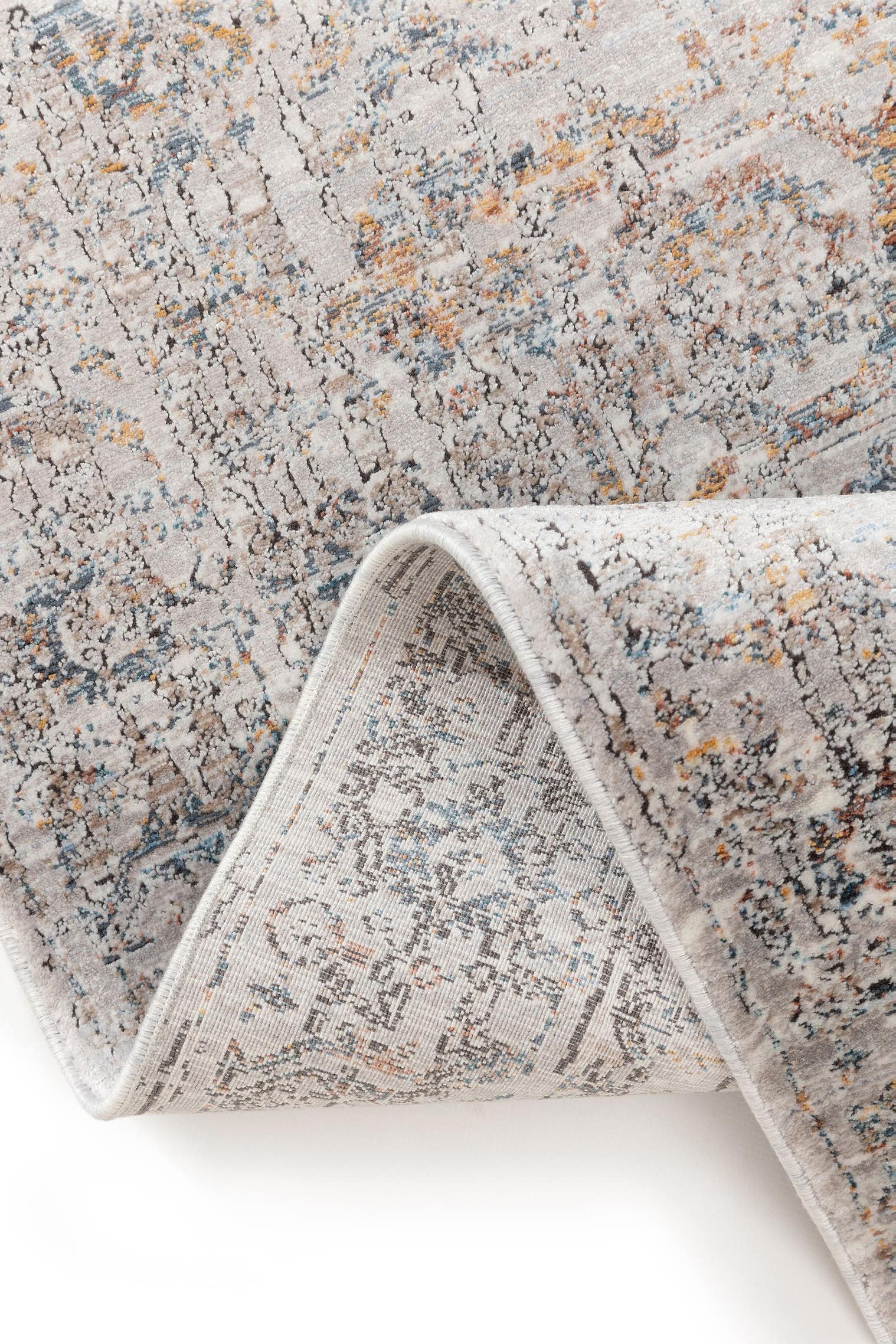 Teppich aus 56% Viskose, 30% Polyester, 14% Polyacryl in Grau mit bis 5 mm hohem Flor von benuta Finest