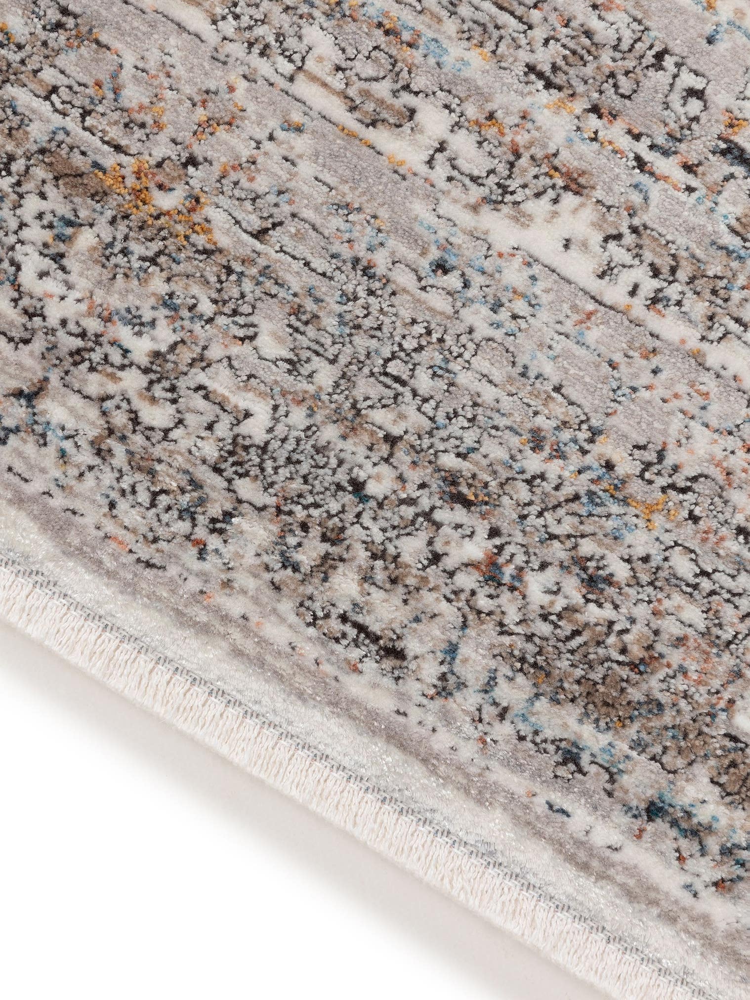 Teppich aus 56% Viskose, 30% Polyester, 14% Polyacryl in Grau mit bis 5 mm hohem Flor von benuta Finest