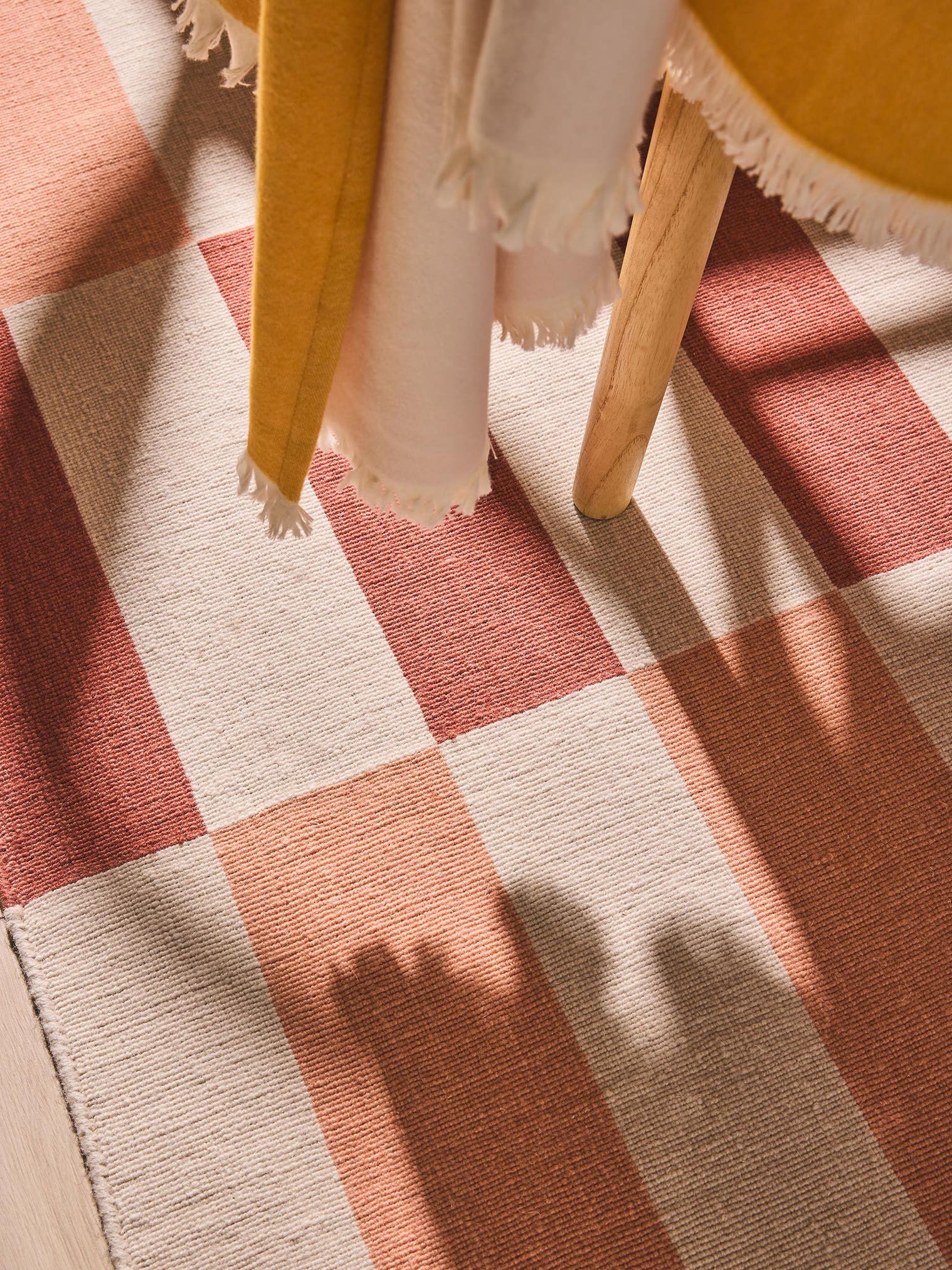 Tapete de 100% lã em Amarelo com pelo de até 5 mm de altura da benuta Nest