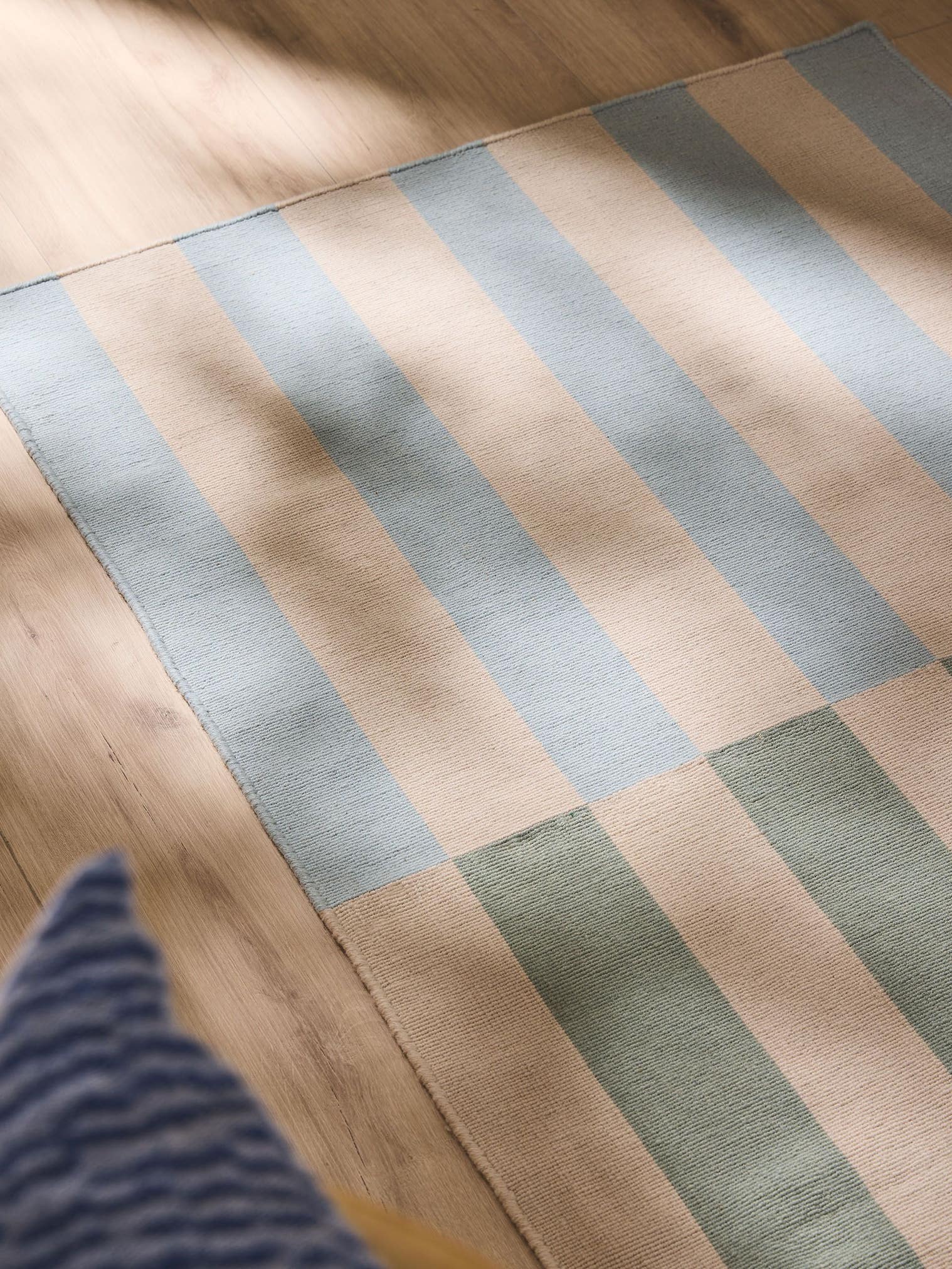 Rug made of 100% Wool in Blue with a 1- 5 mm high pile by benuta Nest