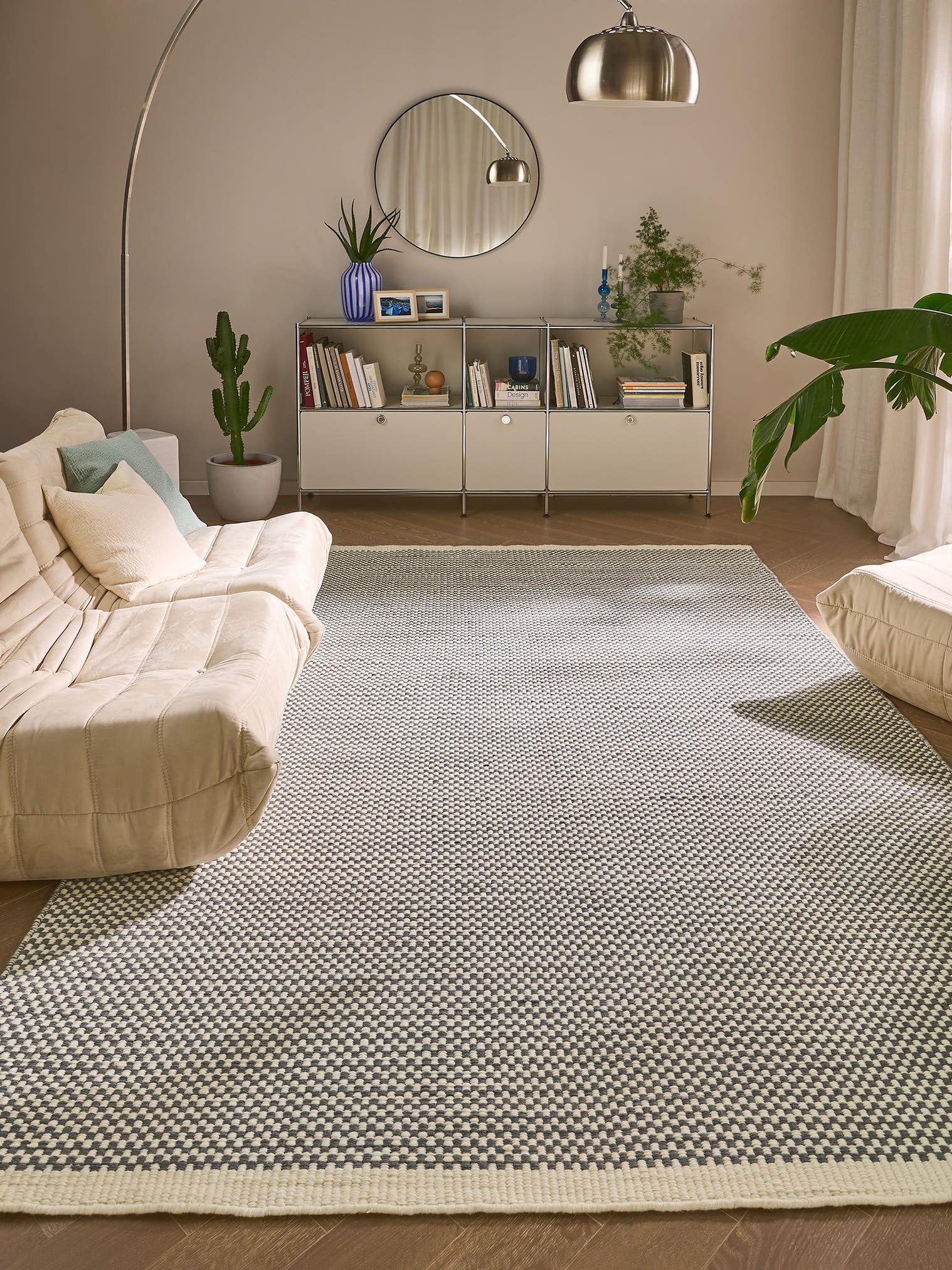 Teppich aus 100% Wolle (aus Neuseeland) in Grau mit bis 5 mm hohem Flor von benuta Pure