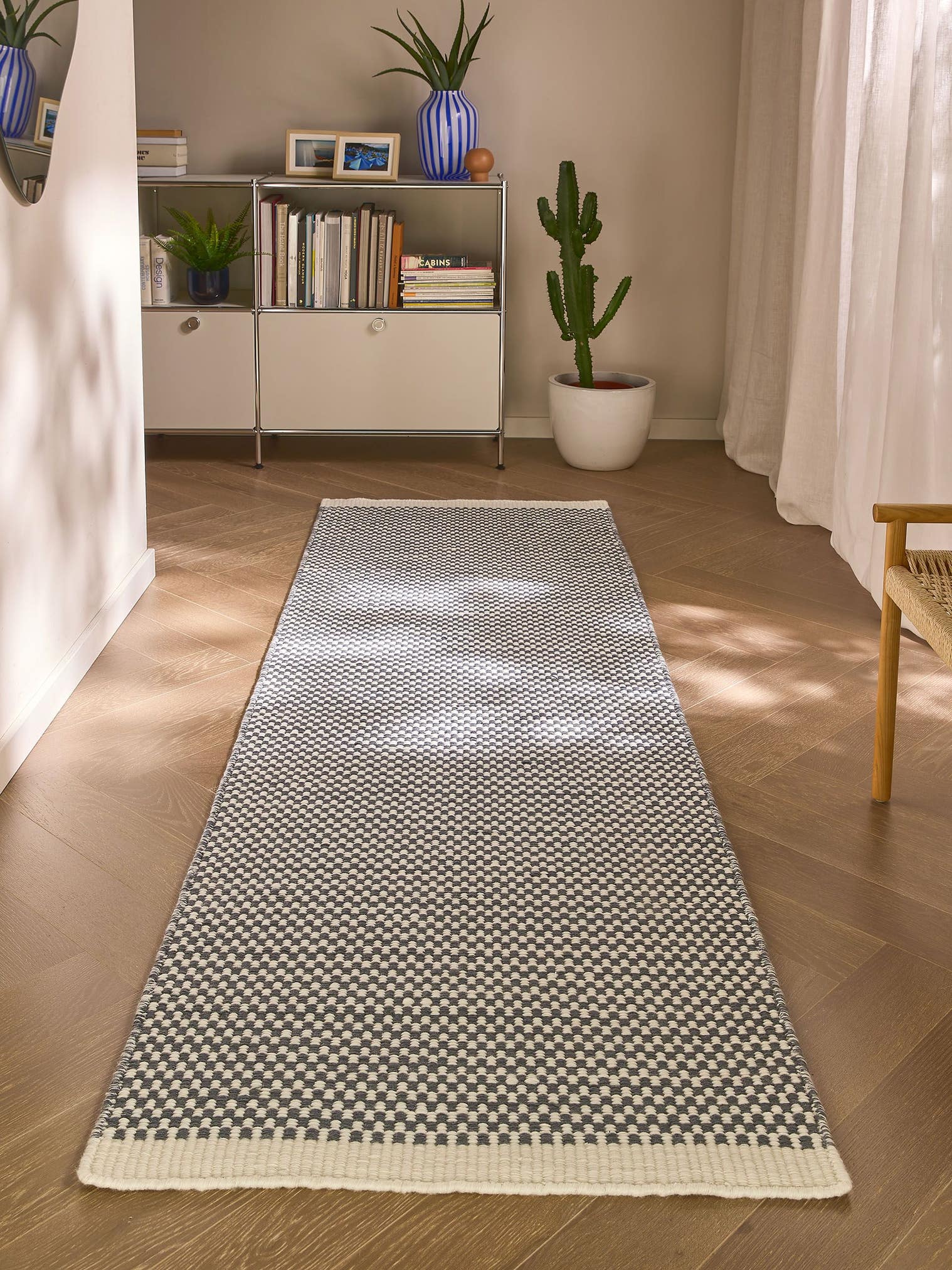 Teppich aus 100% Wolle (aus Neuseeland) in Grau mit bis 5 mm hohem Flor von benuta Pure