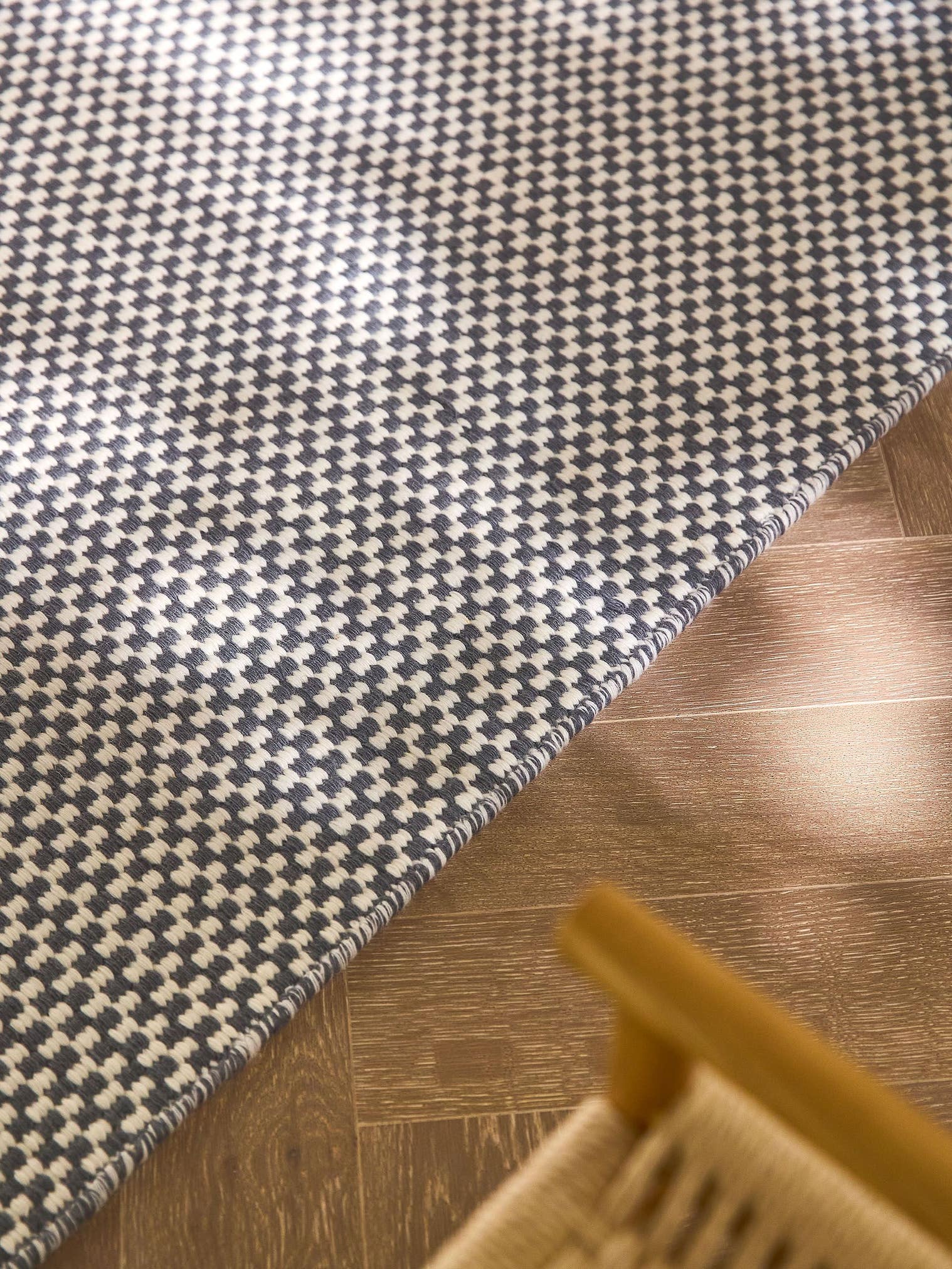 Teppich aus 100% Wolle (aus Neuseeland) in Grau mit bis 5 mm hohem Flor von benuta Pure