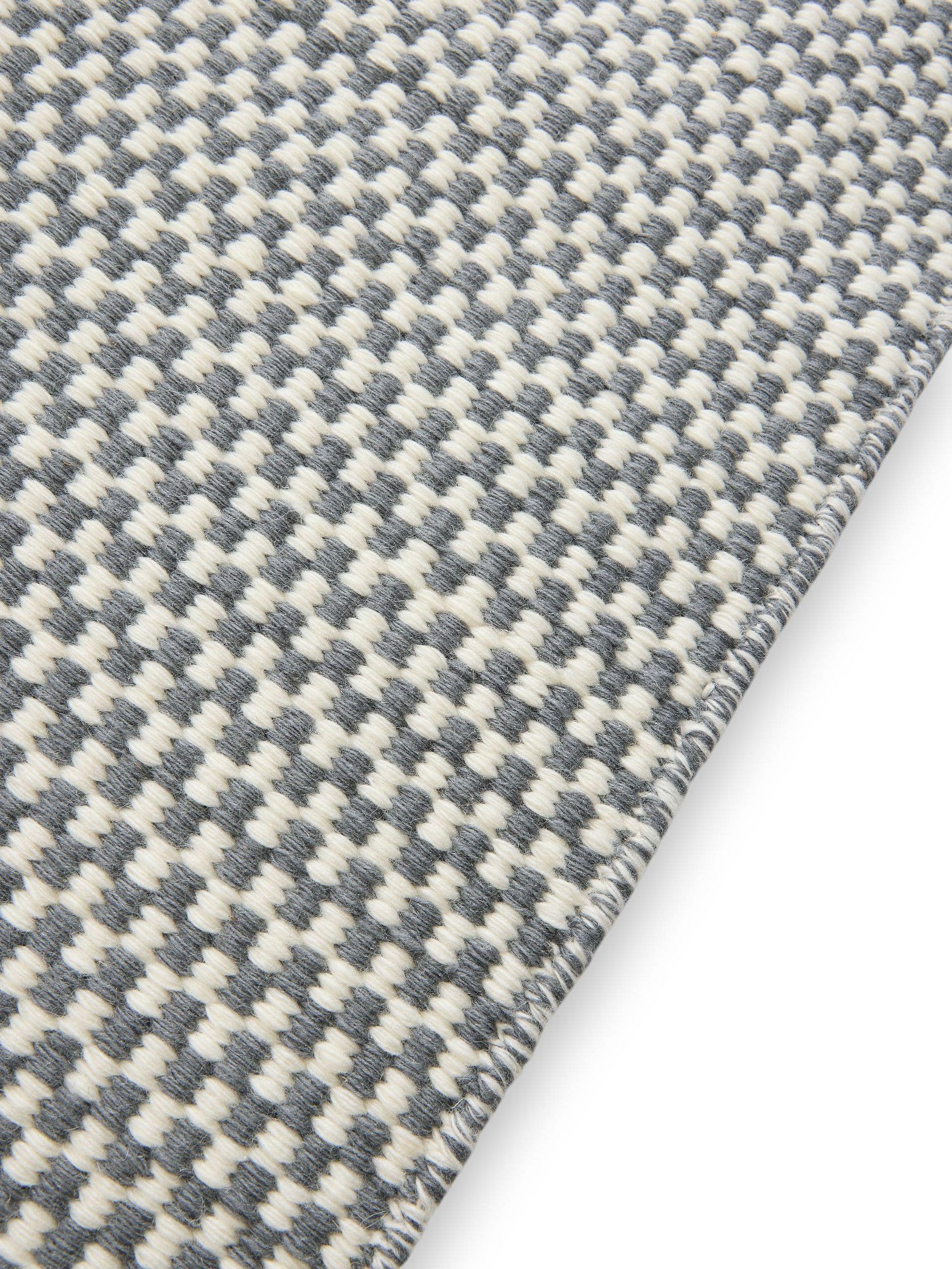 Matta av 100% Ull (från Nya Zeeland) i Grå med 1- 5 mm hög lugg från benuta Pure