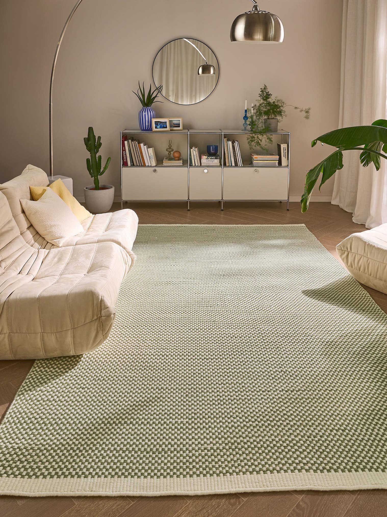 Teppich aus 100% Wolle (aus Neuseeland) in Grün mit bis 5 mm hohem Flor von benuta Pure