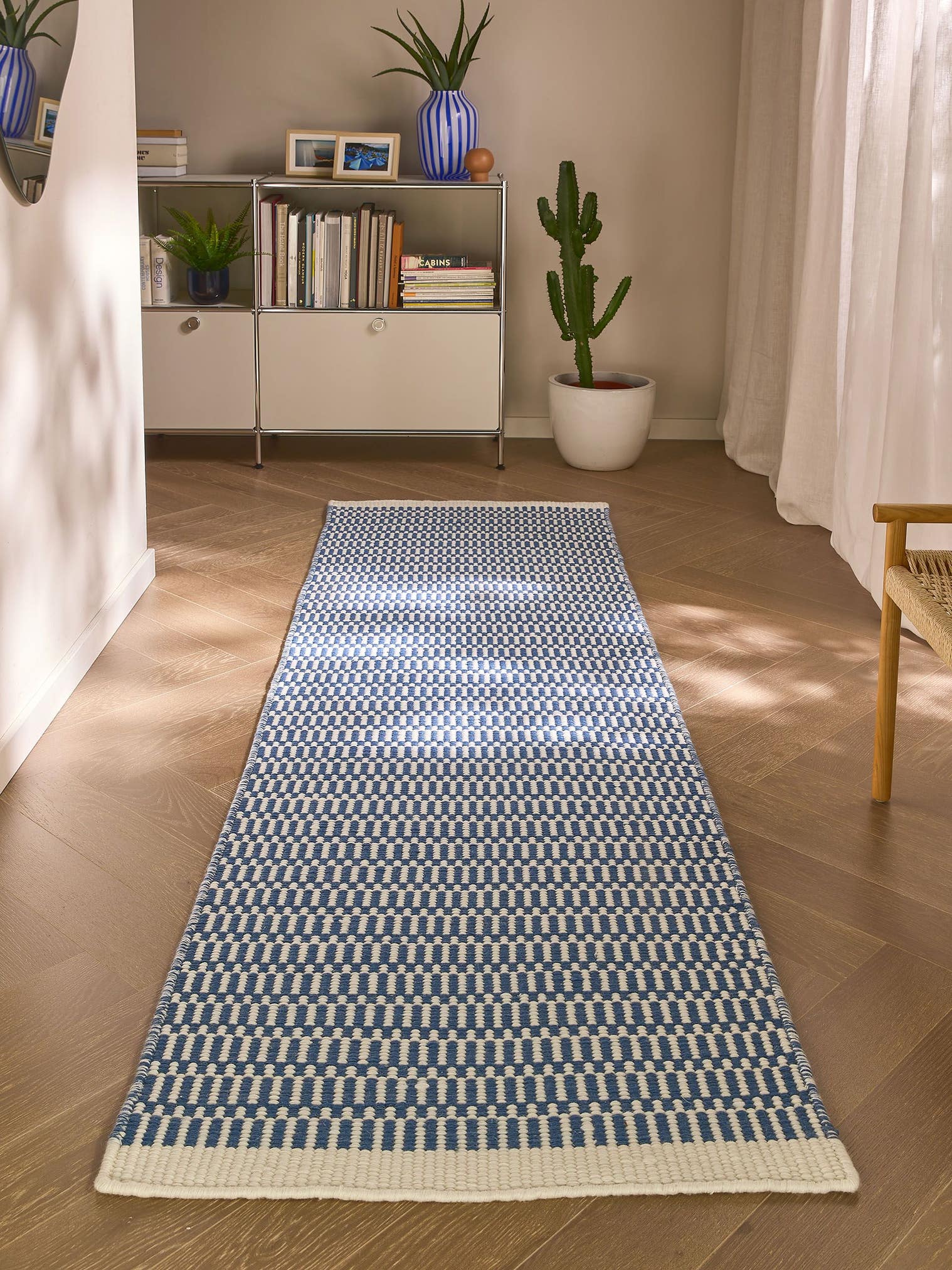 Teppich aus 100% Wolle (aus Neuseeland) in Blau mit bis 5 mm hohem Flor von benuta Pure