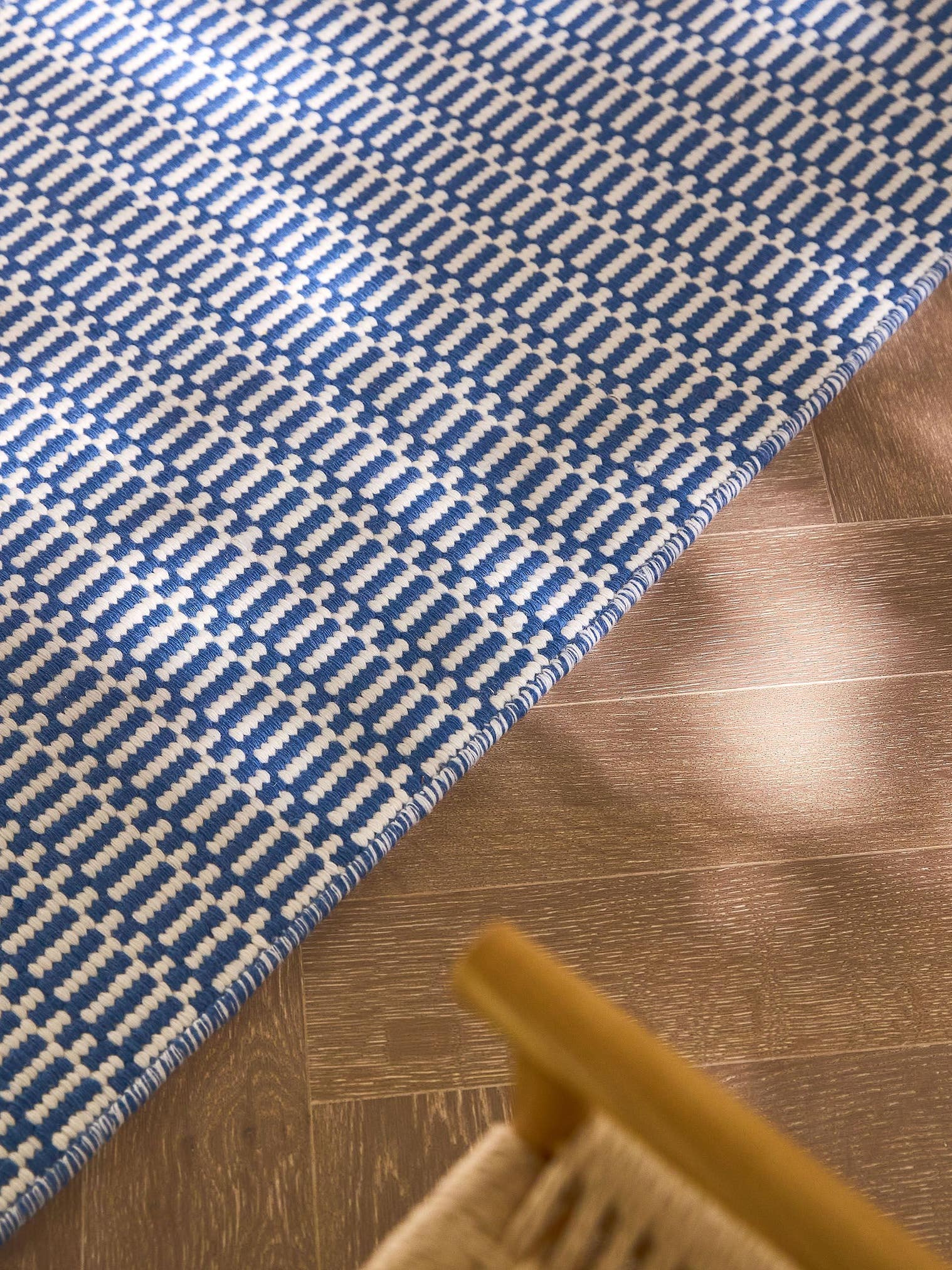 Teppich aus 100% Wolle (aus Neuseeland) in Blau mit bis 5 mm hohem Flor von benuta Pure