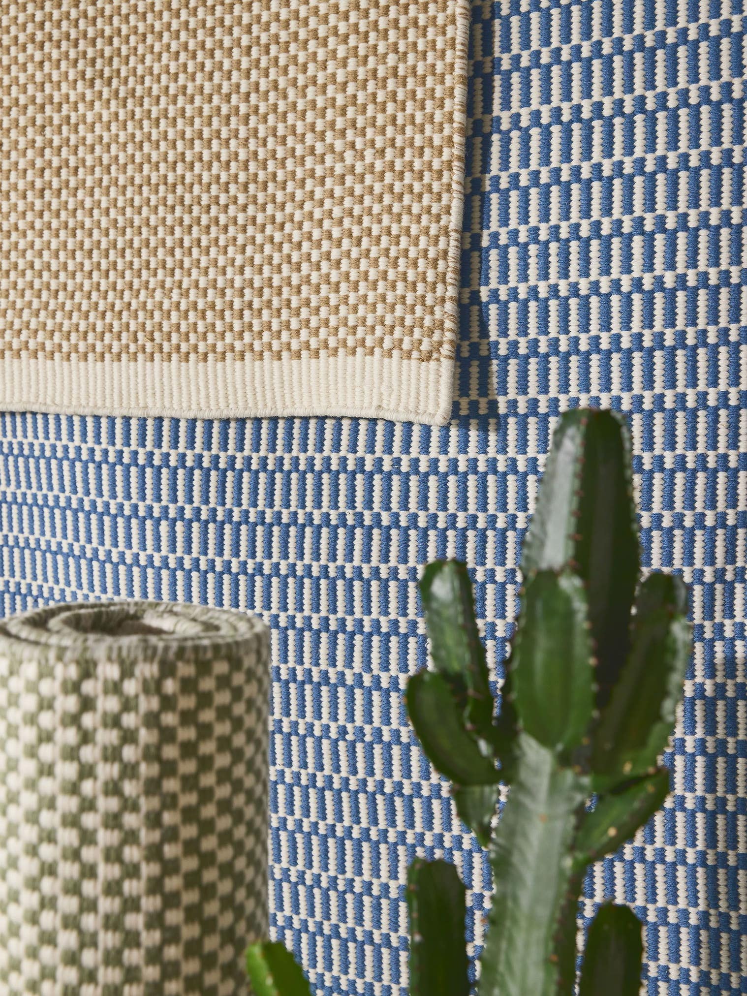 Teppich aus 100% Wolle (aus Neuseeland) in Blau mit bis 5 mm hohem Flor von benuta Pure