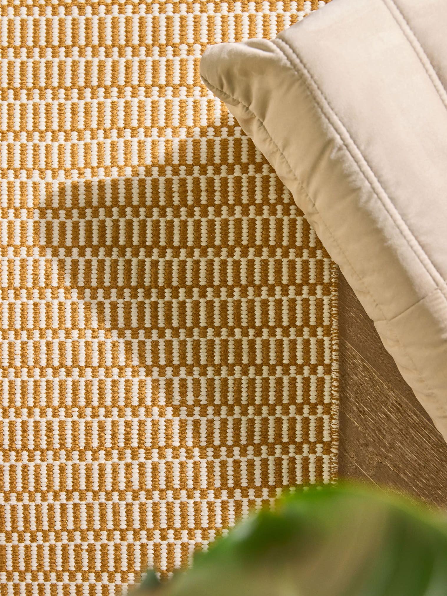 Teppich aus 100% Wolle (aus Neuseeland) in Braun mit bis 5 mm hohem Flor von benuta Pure